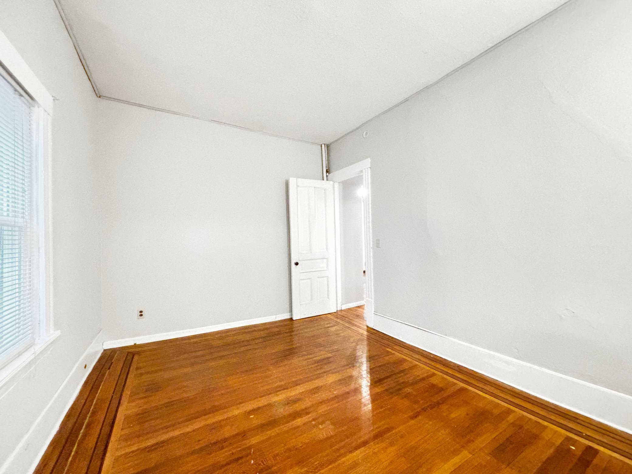 View of Residential Income at 2725 Dupont Avenue, Minneapolis MN 55408, Minneapolis (38 of 46) - Mike Wilen | Minnesota Team Real Estate