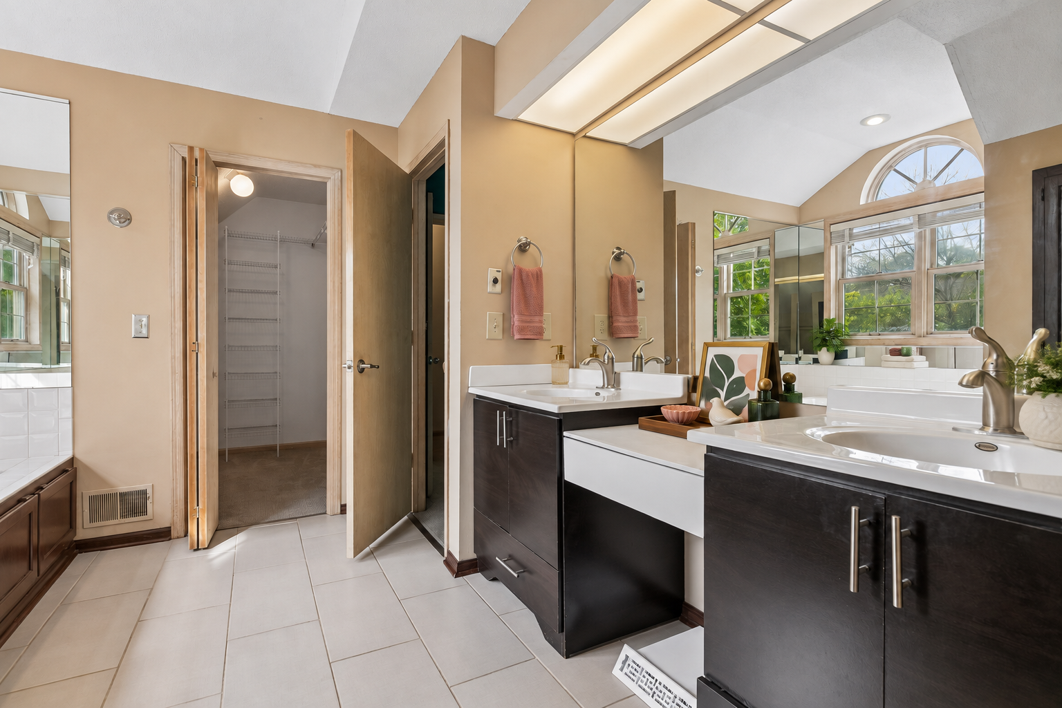 View of Residential at 4902 Bayswater Road, Minnetonka MN 55345, Minnetonka (39 of 55) - Mike Wilen | Minnesota Team Real Estate