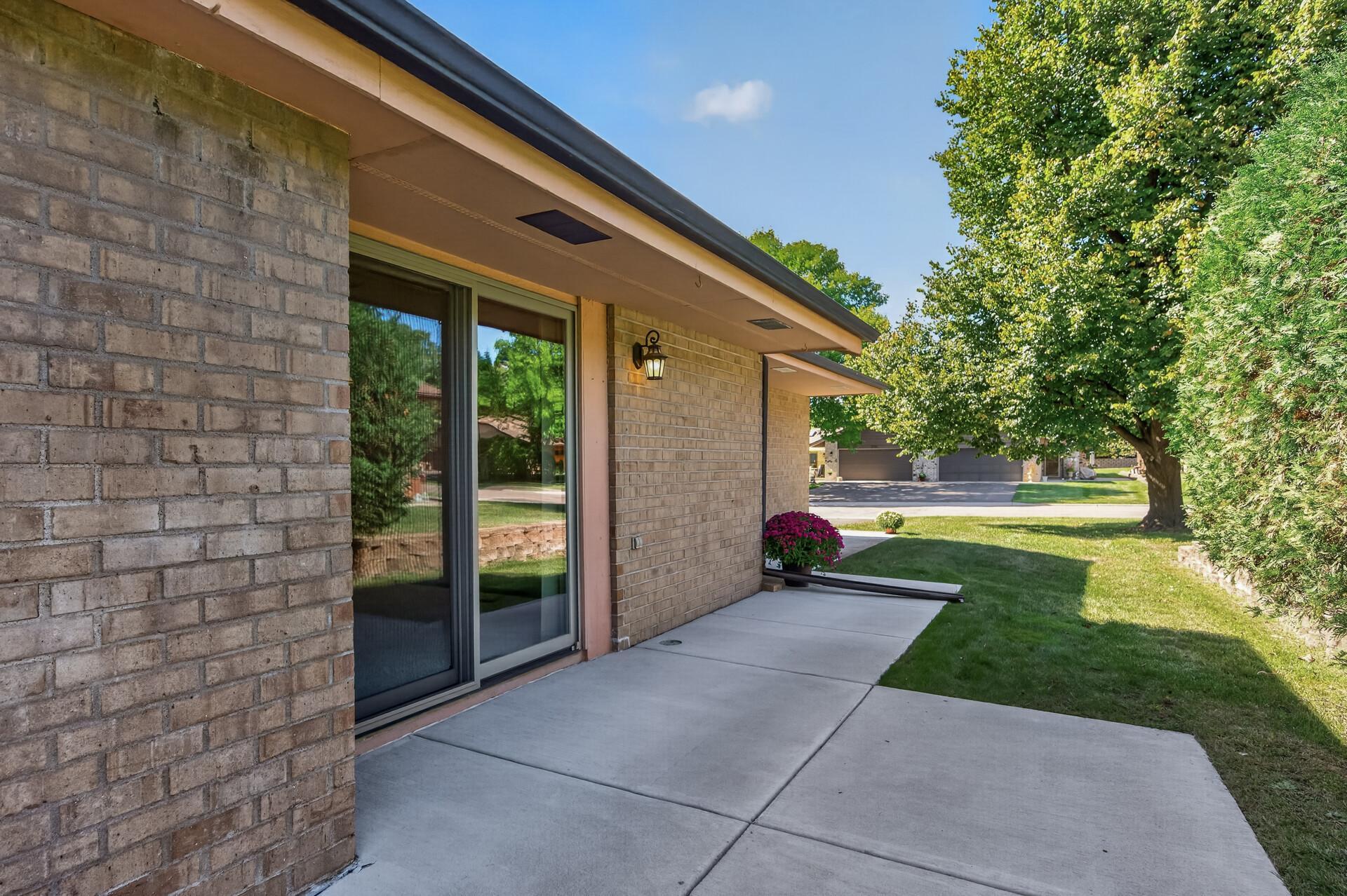 View of Residential at 2813 Robinwood Way, Woodbury MN 55125, Woodbury (28 of 31) - Mike Wilen | Minnesota Team Real Estate