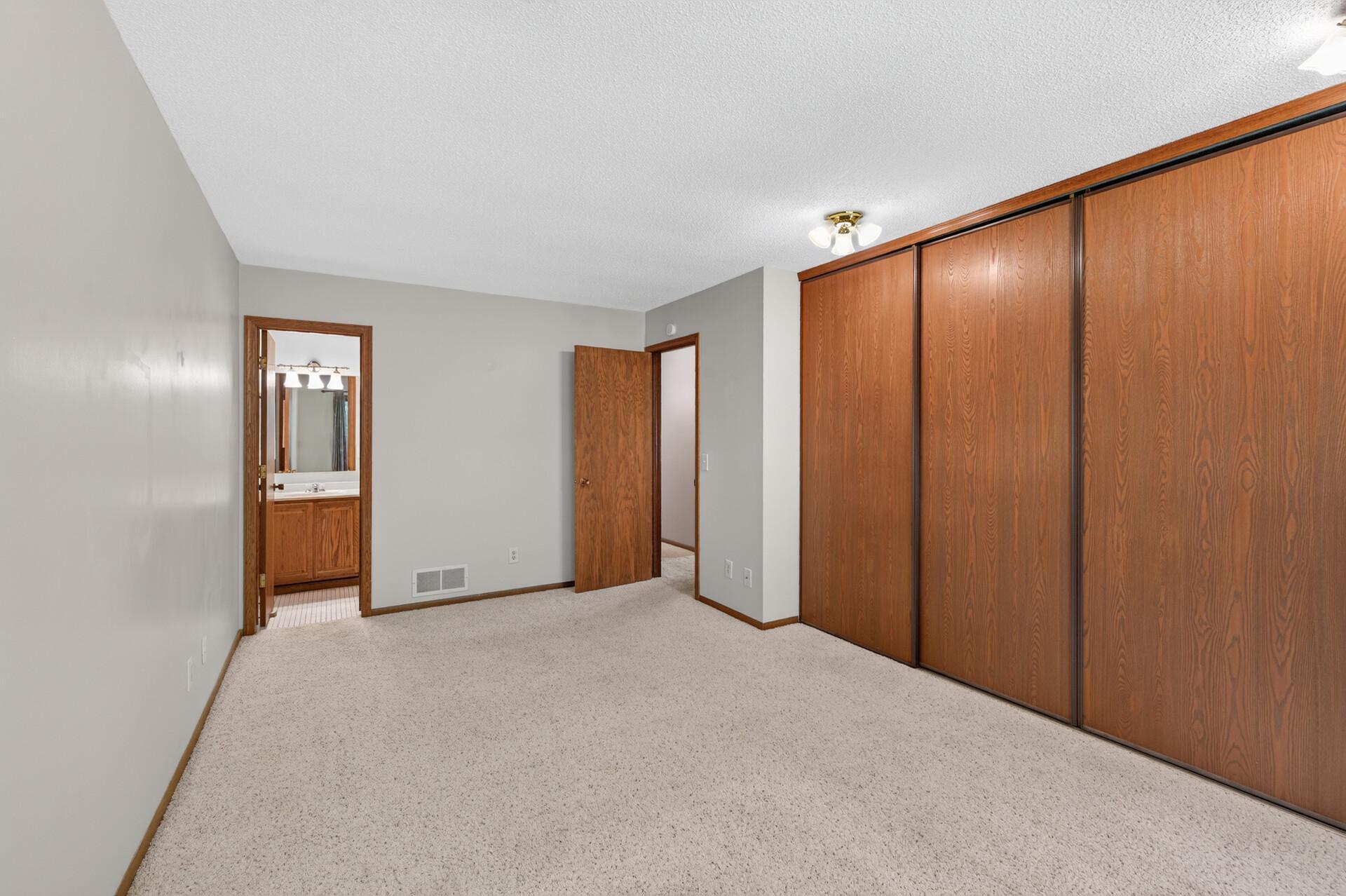 View of Residential at 2813 Robinwood Way, Woodbury MN 55125, Woodbury (24 of 31) - Mike Wilen | Minnesota Team Real Estate