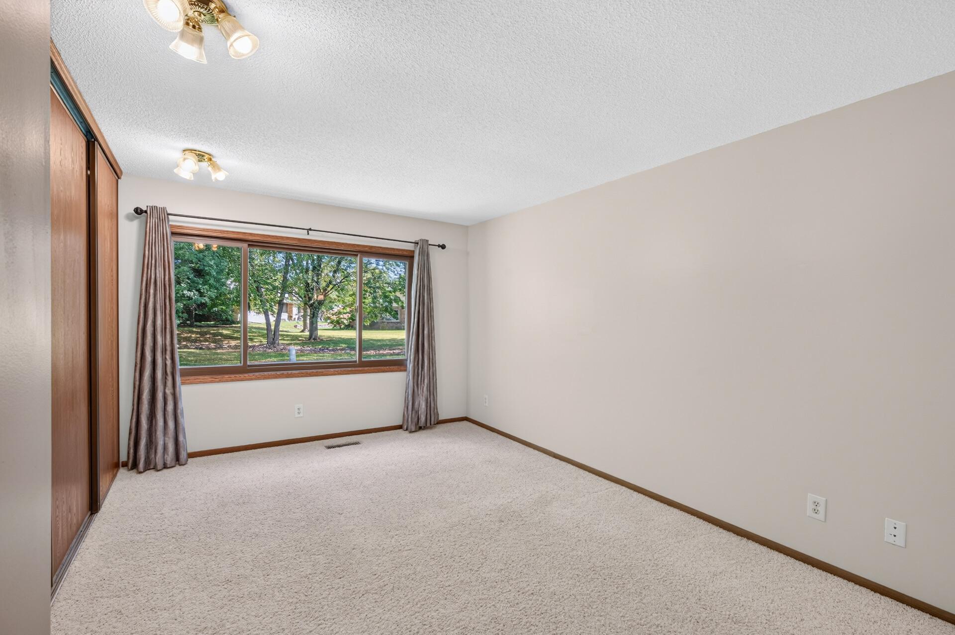 View of Residential at 2813 Robinwood Way, Woodbury MN 55125, Woodbury (23 of 31) - Mike Wilen | Minnesota Team Real Estate