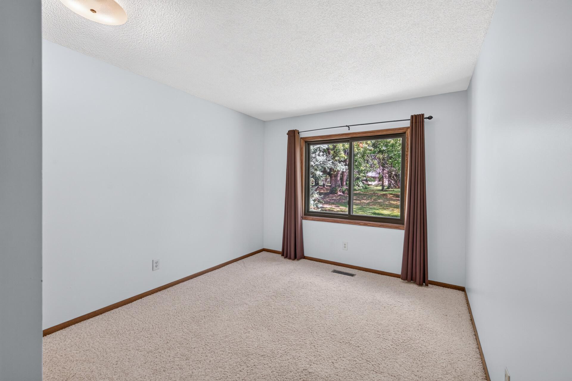 View of Residential at 2813 Robinwood Way, Woodbury MN 55125, Woodbury (21 of 31) - Mike Wilen | Minnesota Team Real Estate