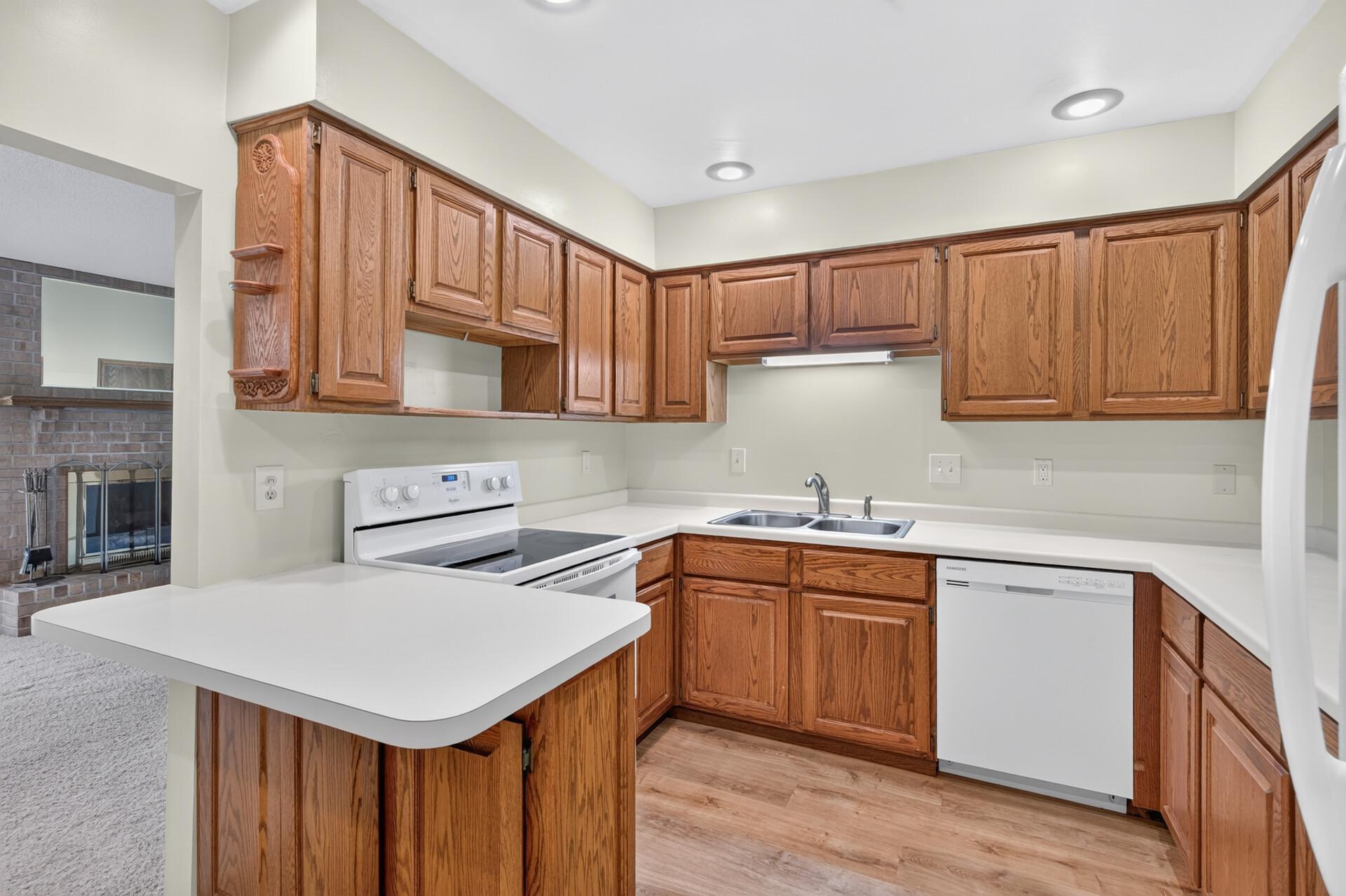 View of Residential at 2813 Robinwood Way, Woodbury MN 55125, Woodbury (16 of 31) - Mike Wilen | Minnesota Team Real Estate