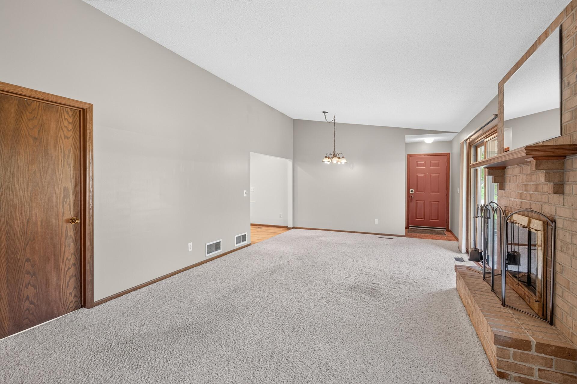 View of Residential at 2813 Robinwood Way, Woodbury MN 55125, Woodbury (10 of 31) - Mike Wilen | Minnesota Team Real Estate