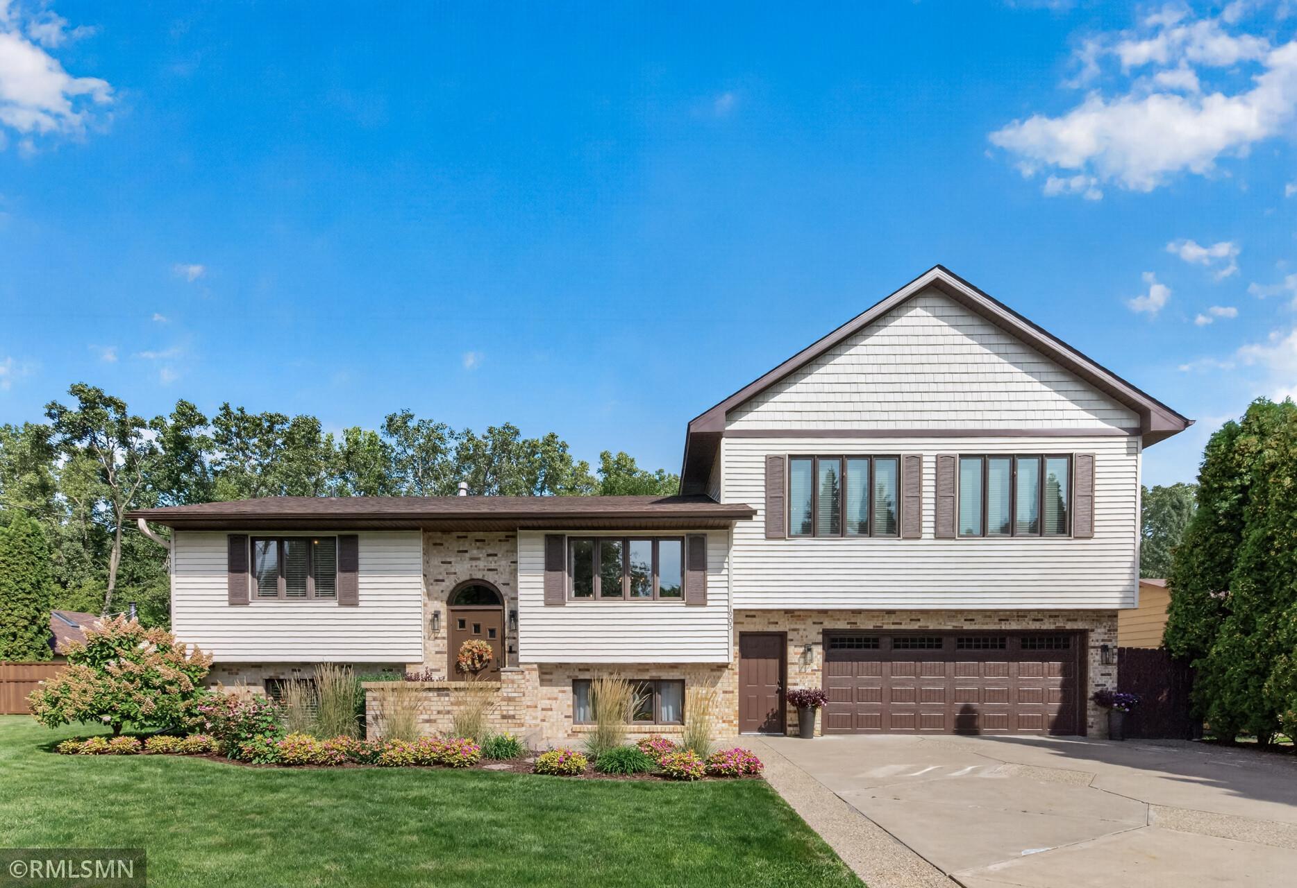 View of Residential at 1905 Garden Lane, White Bear Lake MN 55110, White Bear Lake (4 of 55) - Mike Wilen | Minnesota Team Real Estate