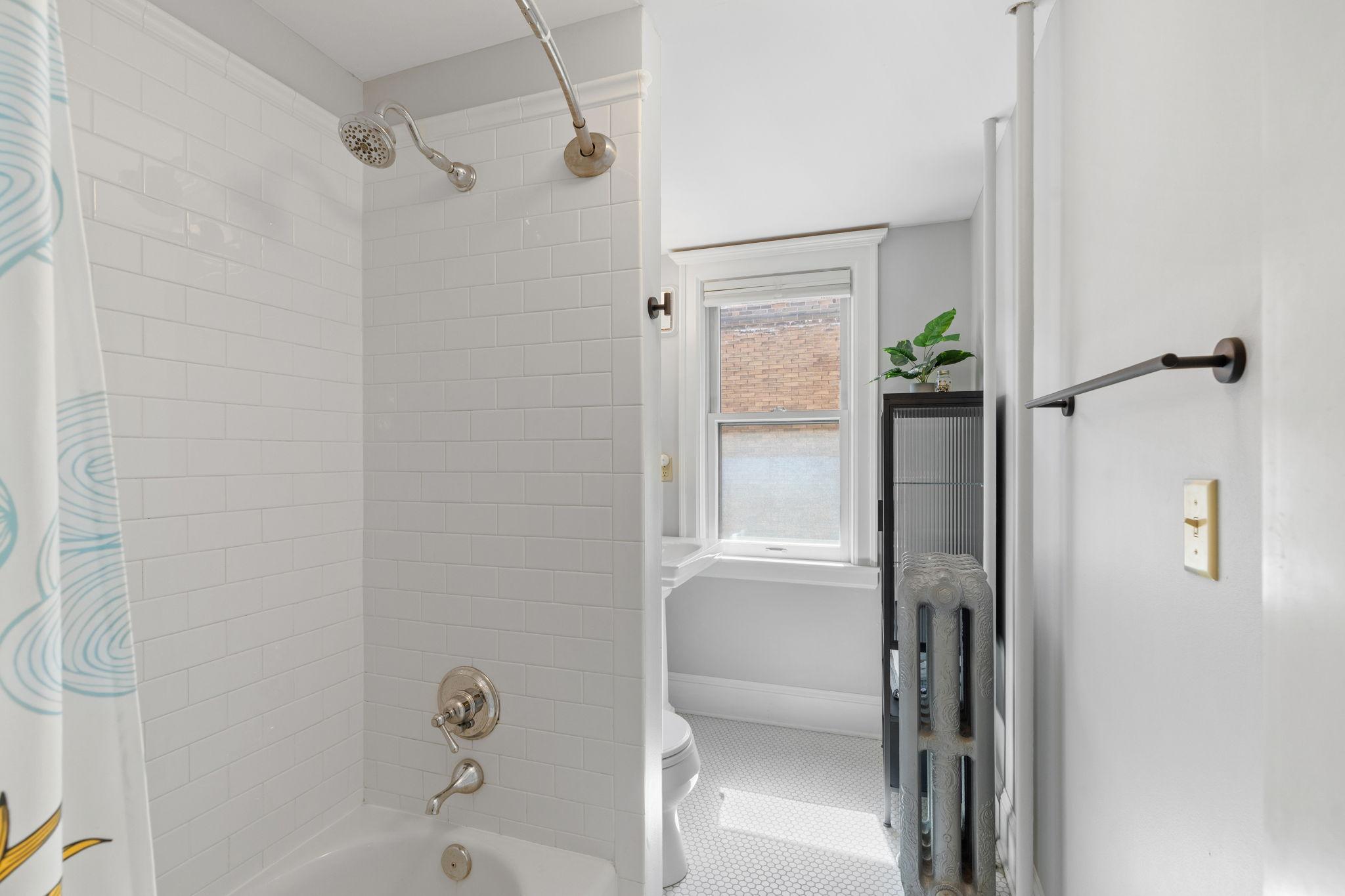 View of Residential at 2633 Humboldt Avenue #201, Minneapolis MN 55408, Minneapolis (24 of 54) - Mike Wilen | Minnesota Team Real Estate