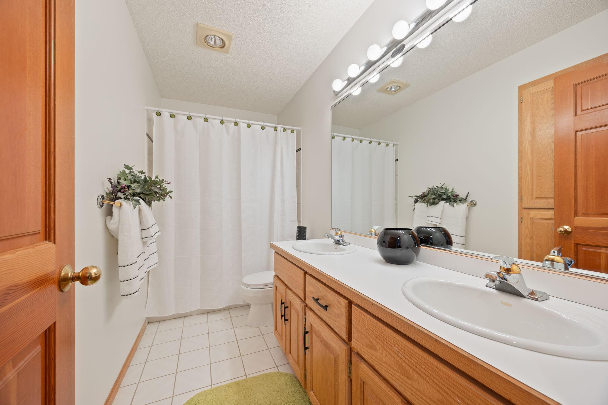 View of Residential at 2021 Royale Drive, Eagan MN 55122, Eagan (26 of 40) - Mike Wilen | Minnesota Team Real Estate