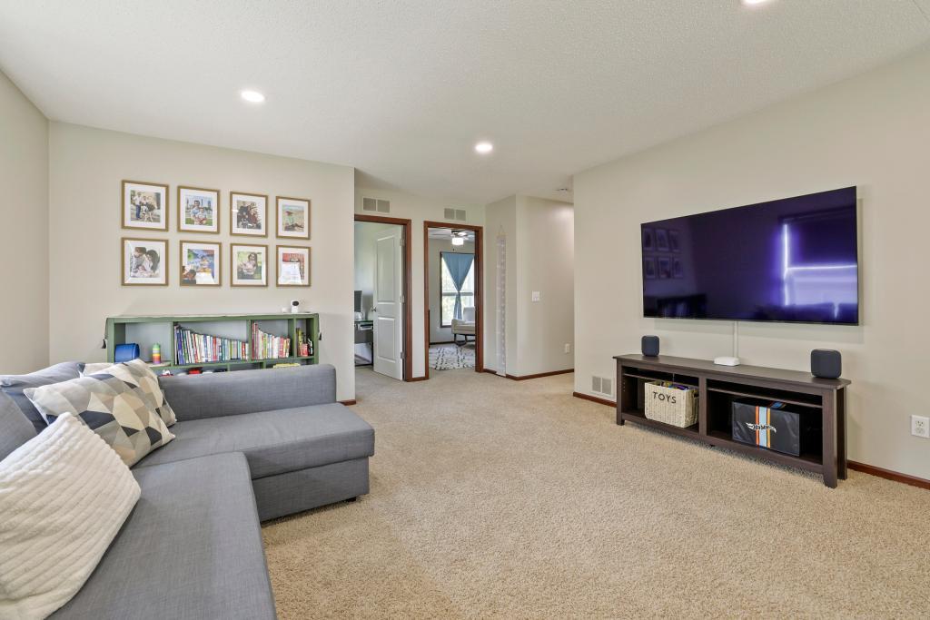 View of Residential at 2321 Woodcrest Drive, Woodbury MN 55129, Woodbury (14 of 28) - Mike Wilen | Minnesota Team Real Estate