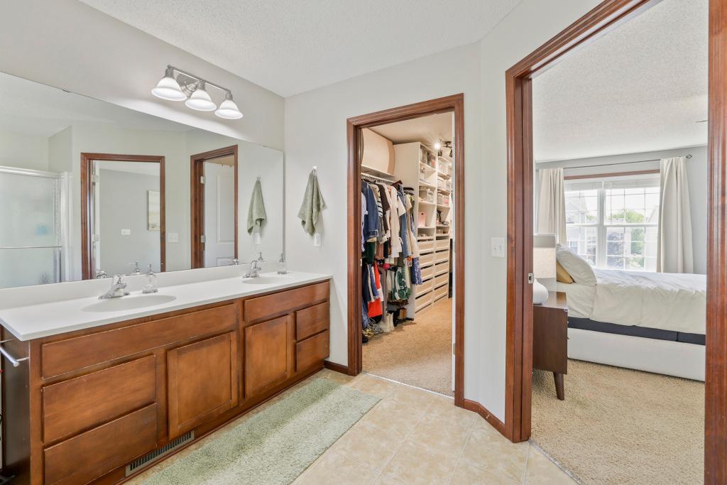 View of Residential at 2321 Woodcrest Drive, Woodbury MN 55129, Woodbury (18 of 28) - Mike Wilen | Minnesota Team Real Estate