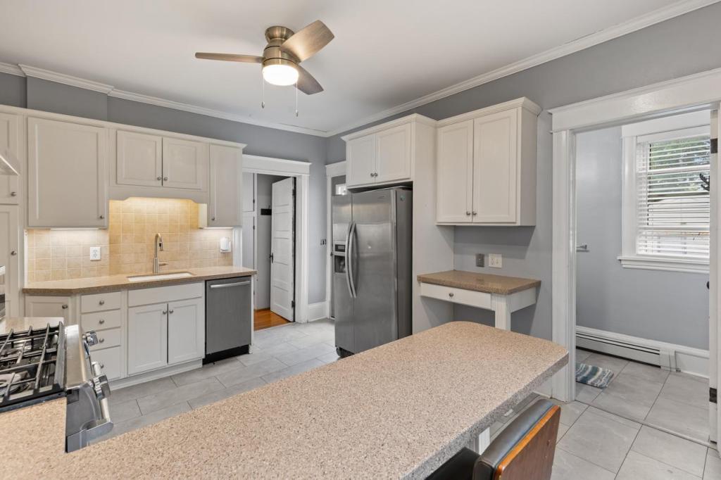 View of Residential Income at 1122 Marshall Avenue, Saint Paul MN 55104, Saint Paul (12 of 36) - Mike Wilen | Minnesota Team Real Estate
