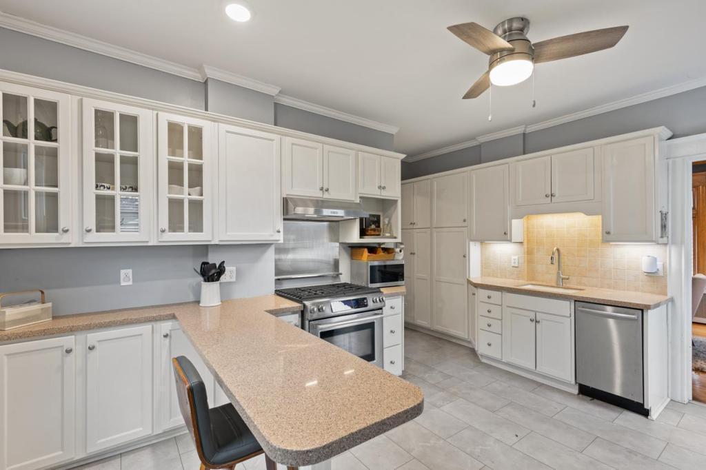 View of Residential Income at 1122 Marshall Avenue, Saint Paul MN 55104, Saint Paul (11 of 36) - Mike Wilen | Minnesota Team Real Estate