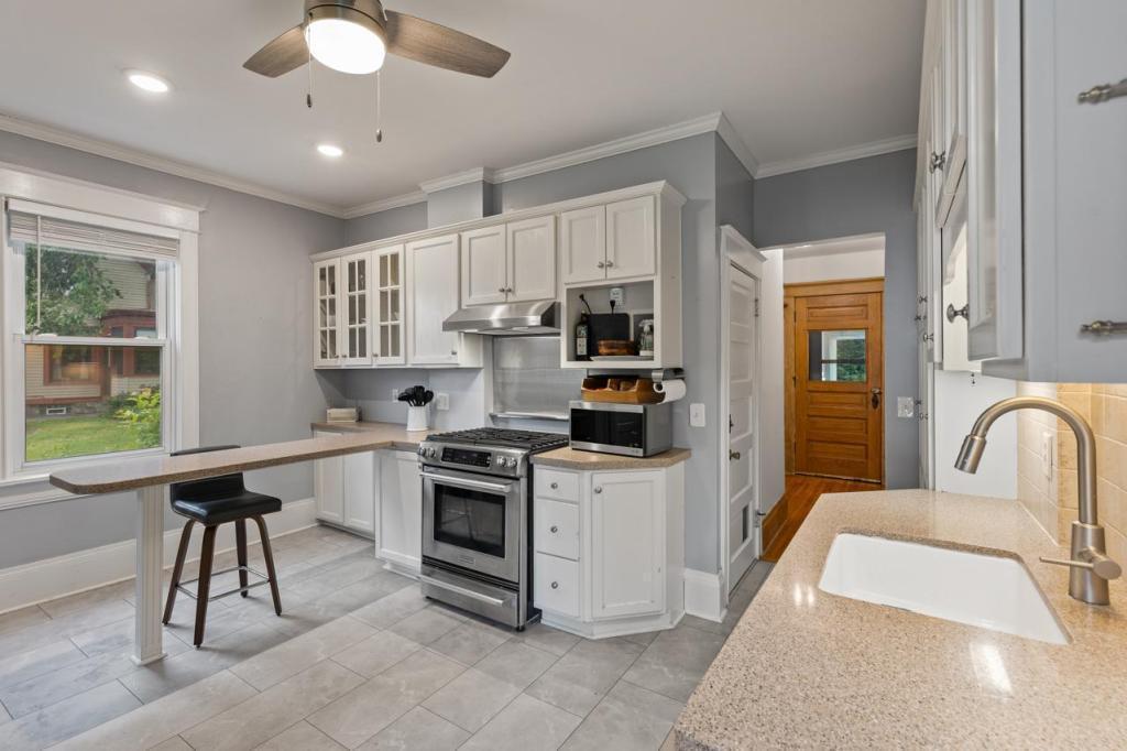 View of Residential Income at 1122 Marshall Avenue, Saint Paul MN 55104, Saint Paul (9 of 36) - Mike Wilen | Minnesota Team Real Estate