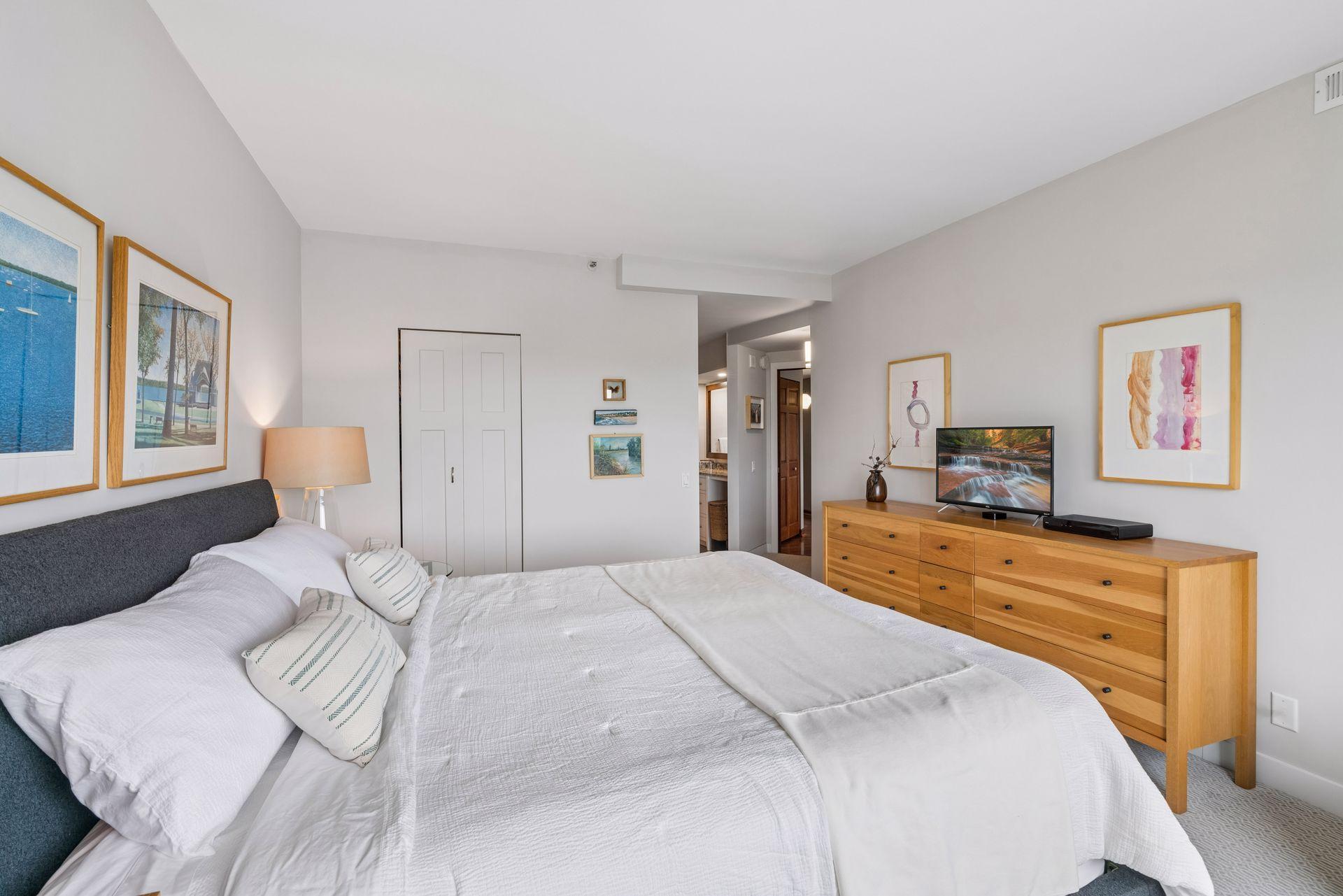 View of Residential at 2950 Dean Parkway #1805, Minneapolis MN 55416, Minneapolis (41 of 85) - Mike Wilen | Minnesota Team Real Estate
