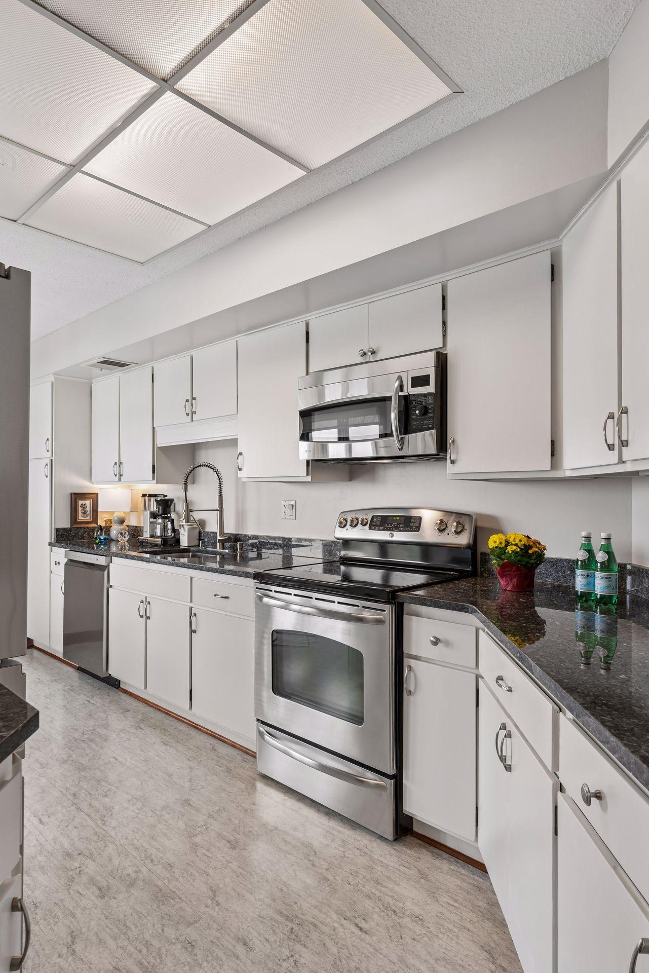 View of Residential at 2950 Dean Parkway #1805, Minneapolis MN 55416, Minneapolis (32 of 85) - Mike Wilen | Minnesota Team Real Estate