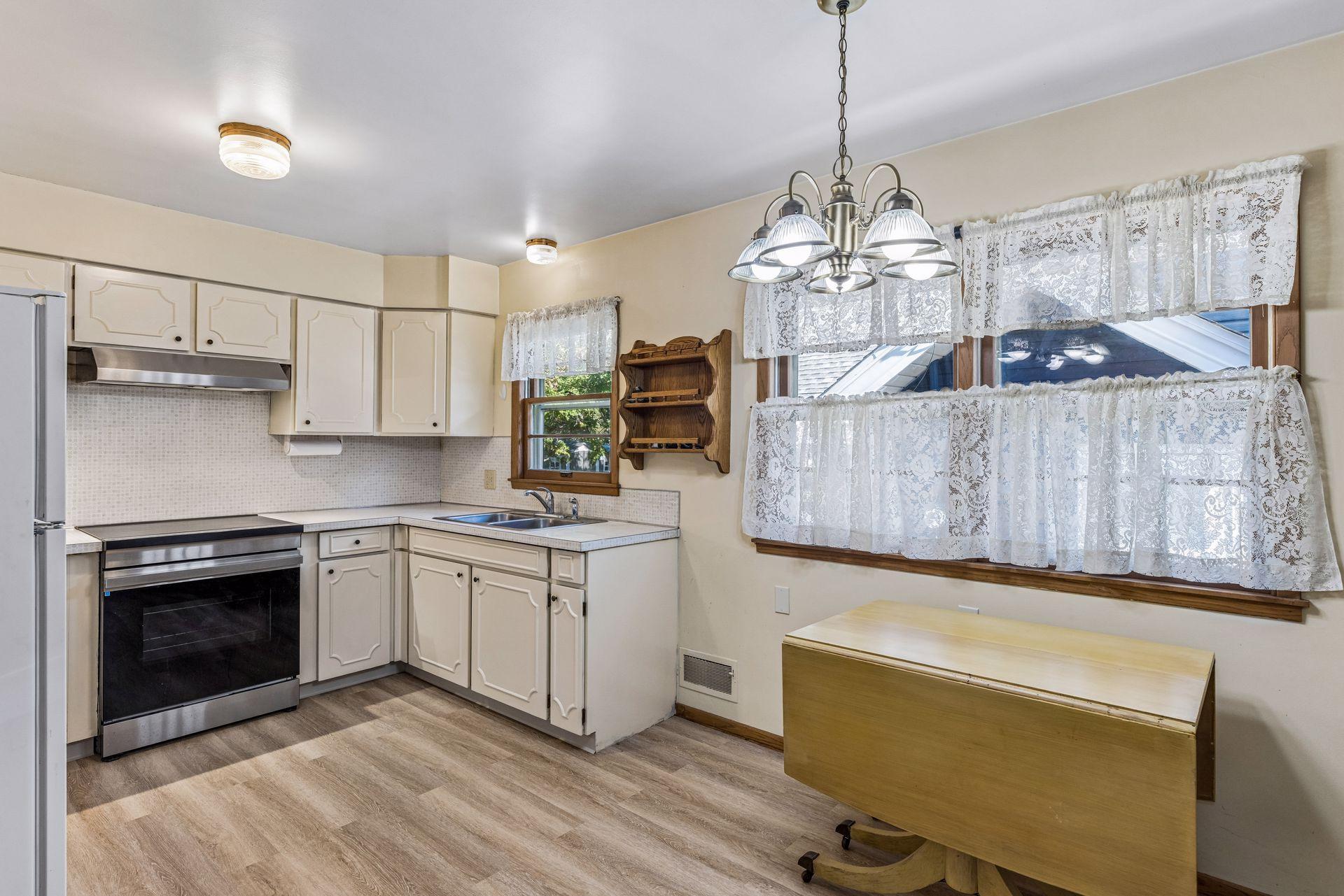View of Residential at 1411 Alaska Avenue, Saint Paul MN 55116, Saint Paul (6 of 18) - Mike Wilen | Minnesota Team Real Estate