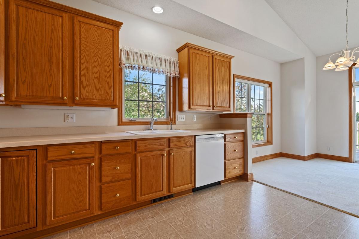 View of Residential at 583 Holly Lane, Oakdale MN 55128, Oakdale (10 of 54) - Mike Wilen | Minnesota Team Real Estate