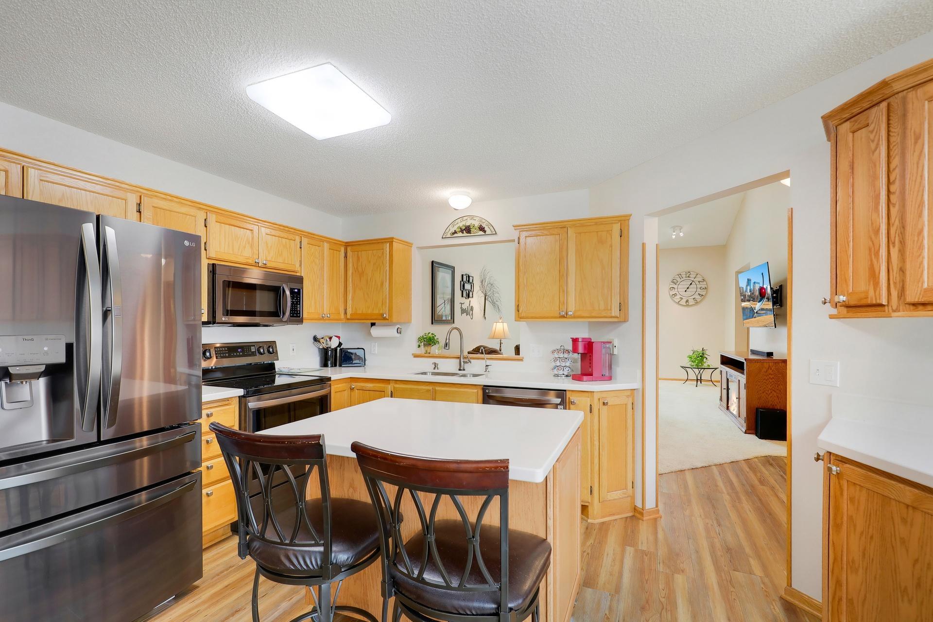 View of Residential at 8953 Thomas Lane, Woodbury MN 55125, Woodbury (9 of 30) - Mike Wilen | Minnesota Team Real Estate