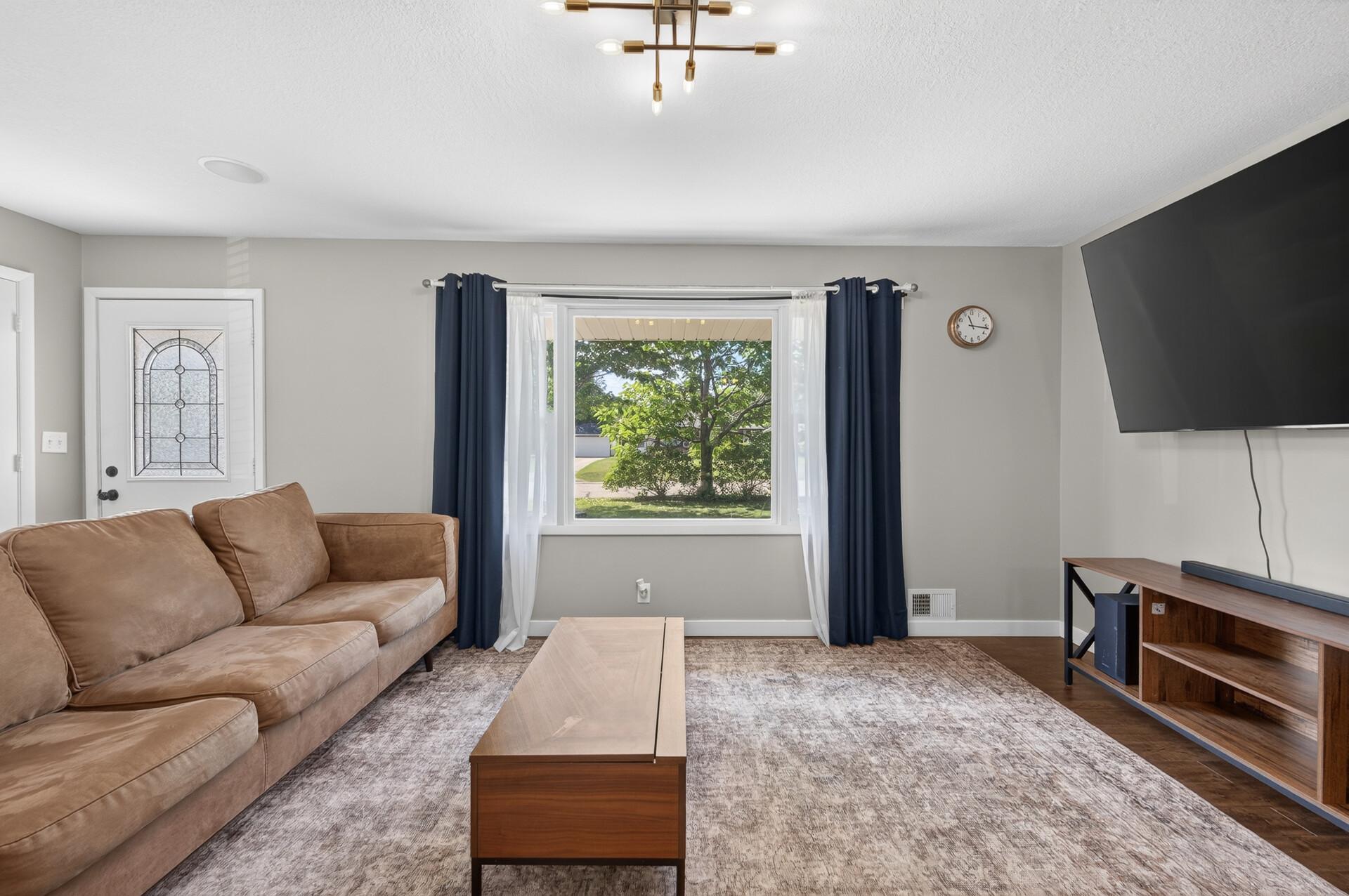 View of Residential at 211 92nd Avenue, Blaine MN 55434, Blaine (7 of 48) - Mike Wilen | Minnesota Team Real Estate