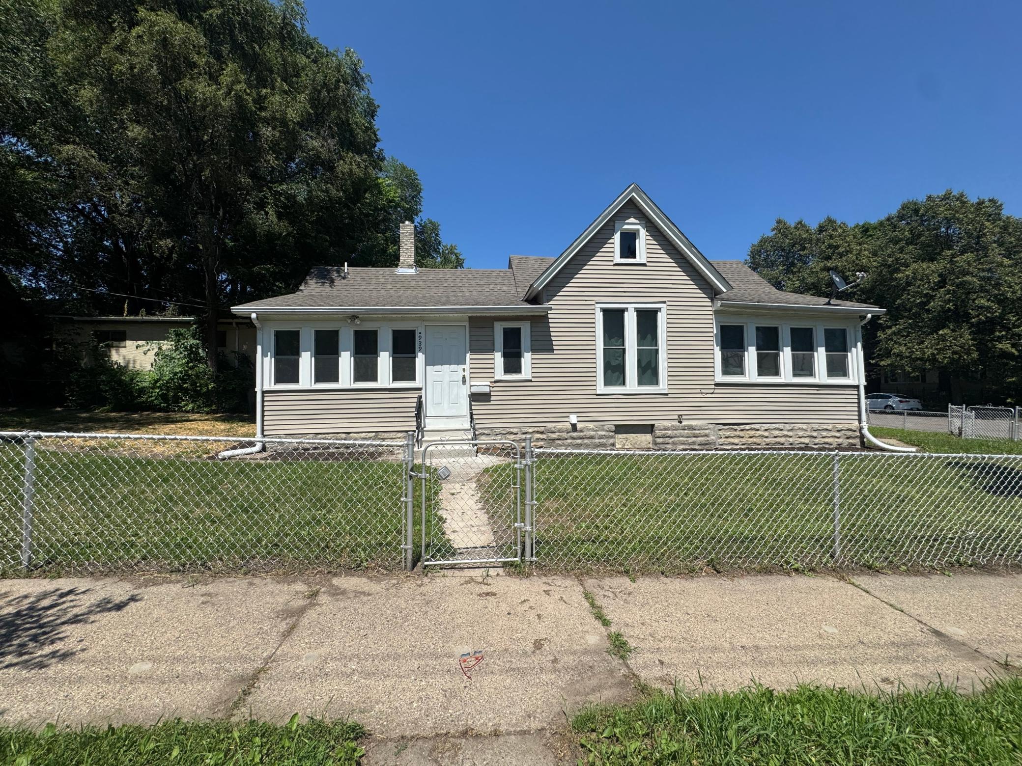 View of Single Family at 989 Marion Street, Saint Paul - Mike Wilen | Minnesota Team Real Estate