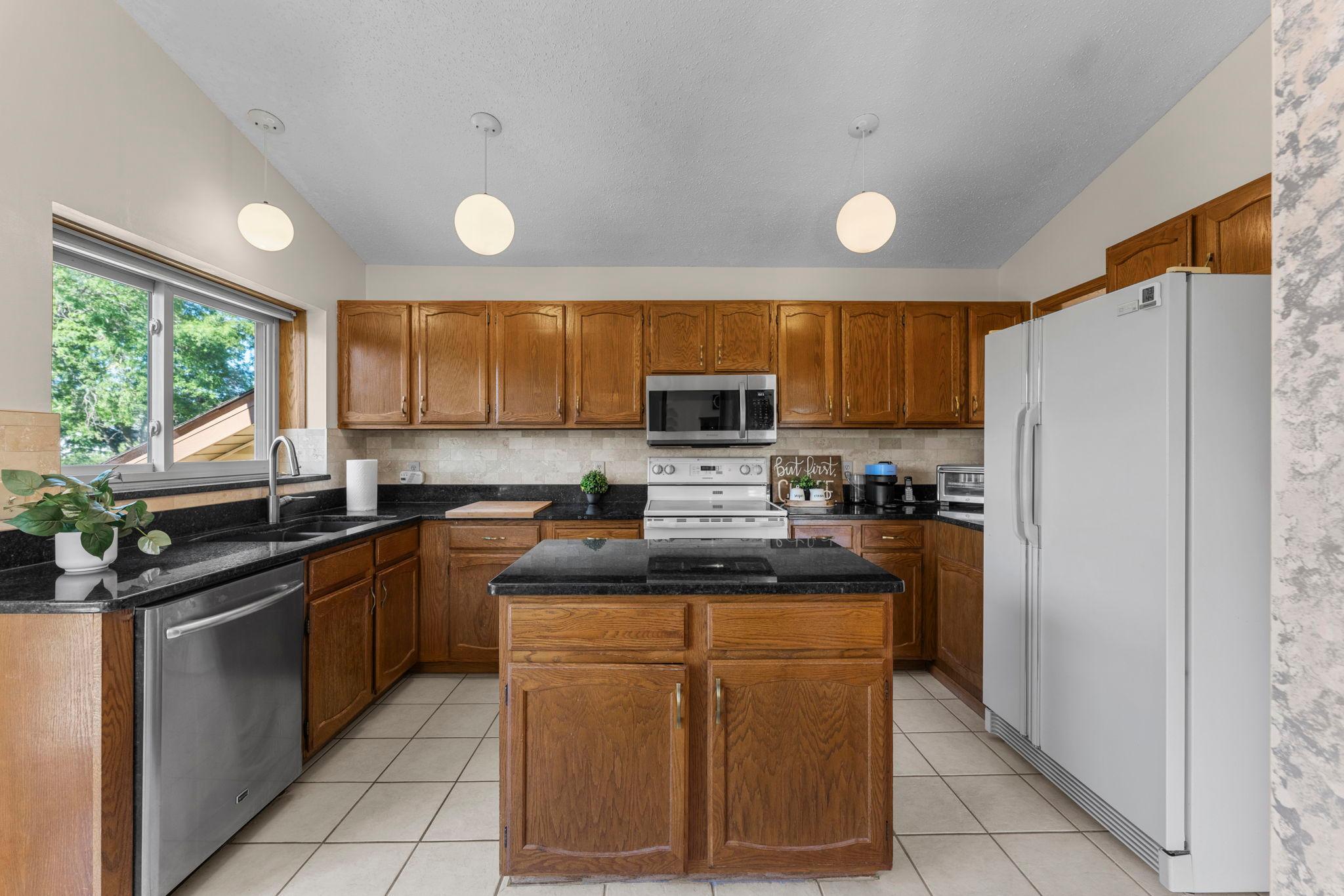 View of Residential at 1013 Rushmore Drive, Burnsville MN 55306, Burnsville (9 of 25) - Mike Wilen | Minnesota Team Real Estate