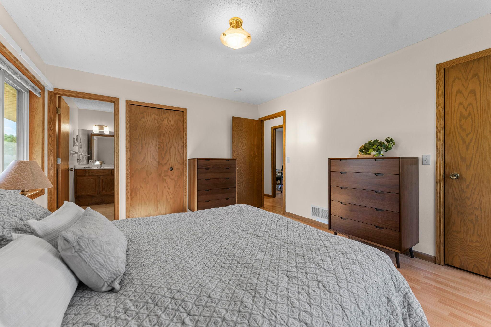 View of Residential at 1013 Rushmore Drive, Burnsville MN 55306, Burnsville (11 of 25) - Mike Wilen | Minnesota Team Real Estate