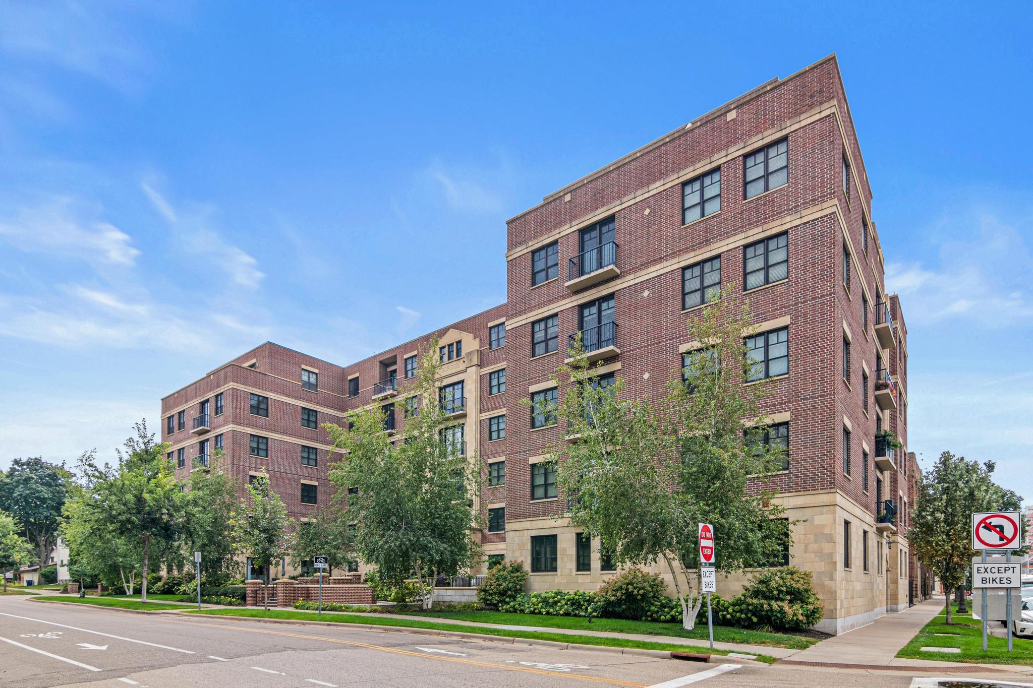 View of Residential at 370 Marshall Avenue #401, Saint Paul MN 55102, Saint Paul (23 of 24) - Mike Wilen | Minnesota Team Real Estate
