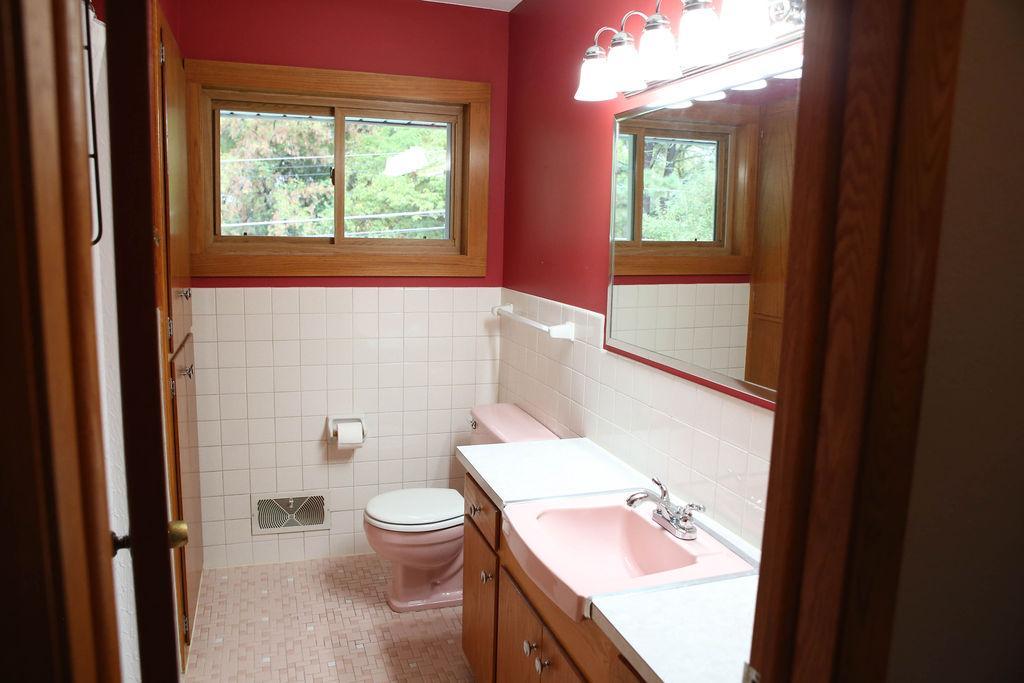 View of Residential at 1825 Woodcrest Drive, Saint Paul MN 55119, Saint Paul (17 of 40) - Mike Wilen | Minnesota Team Real Estate