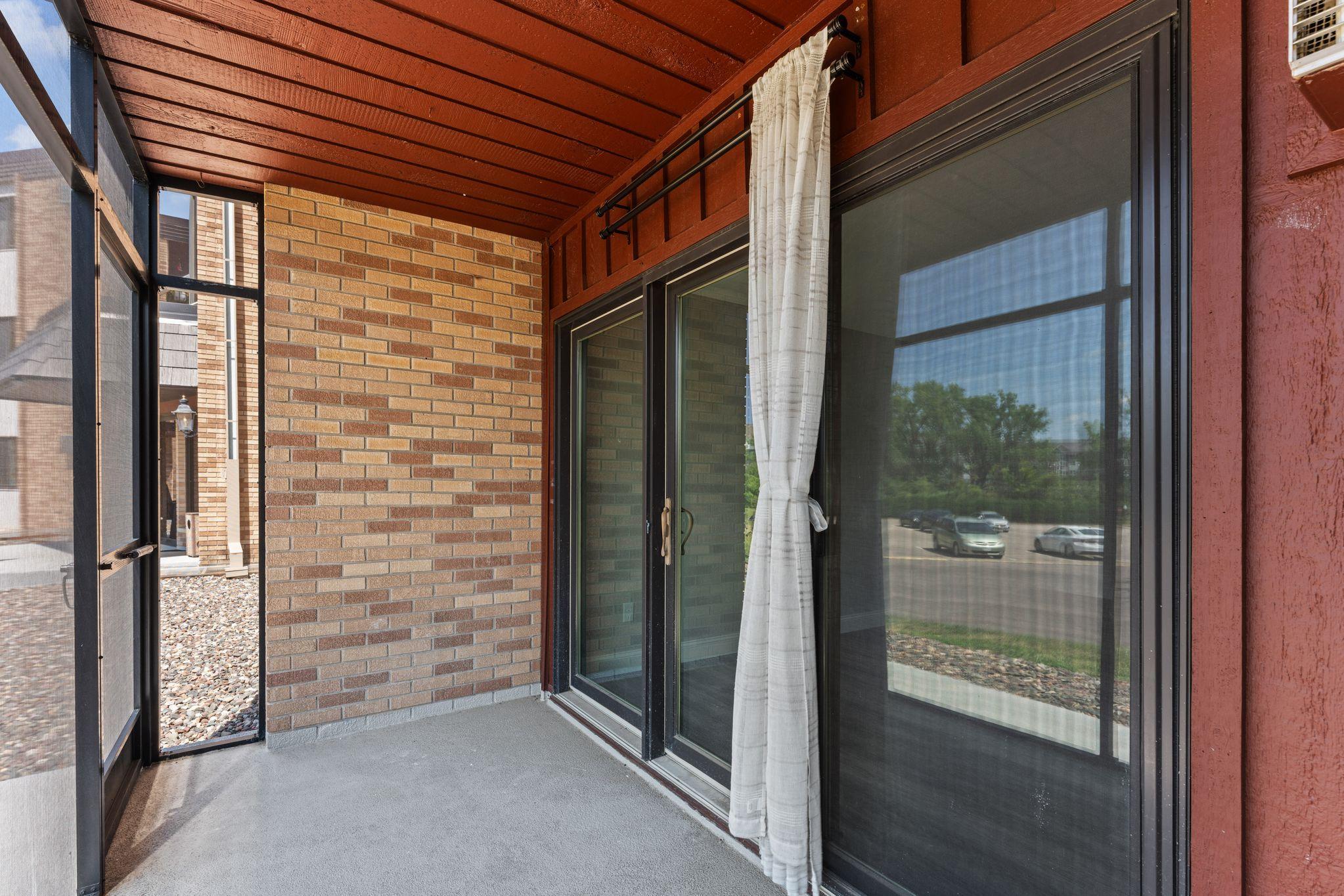 View of Residential at 2700 Oxford Street #101, Roseville MN 55113, Roseville (18 of 23) - Mike Wilen | Minnesota Team Real Estate