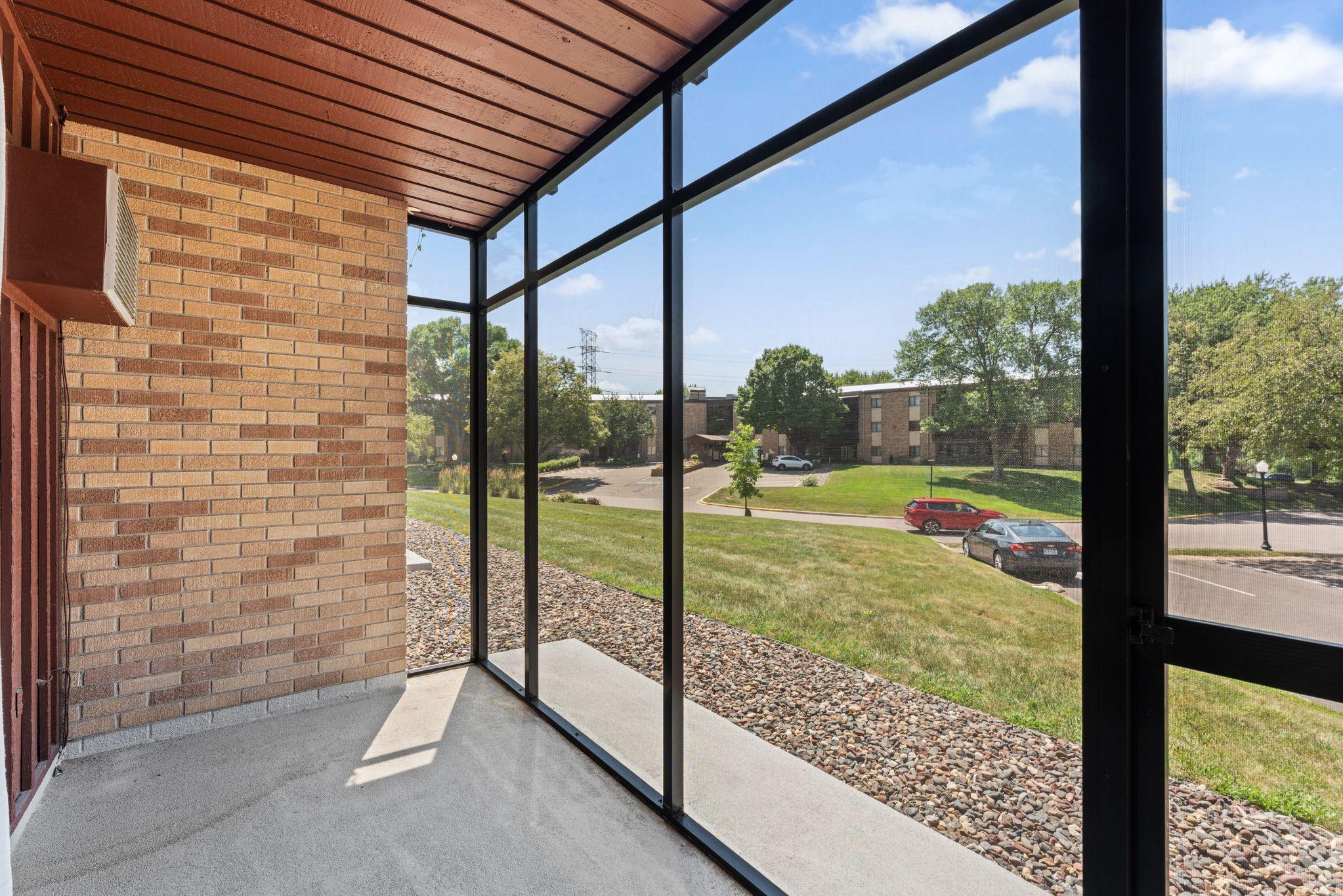 View of Residential at 2700 Oxford Street #101, Roseville MN 55113, Roseville (19 of 23) - Mike Wilen | Minnesota Team Real Estate