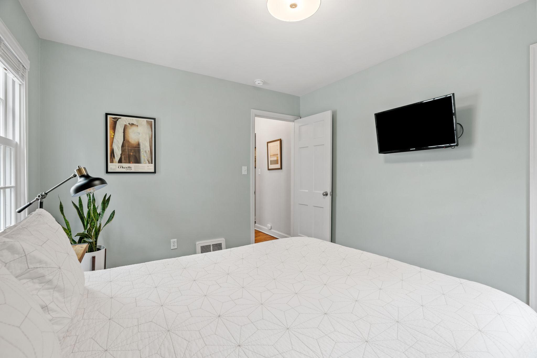 View of Residential at 5541 Vincent Avenue, Minneapolis MN 55410, Minneapolis (24 of 38) - Mike Wilen | Minnesota Team Real Estate