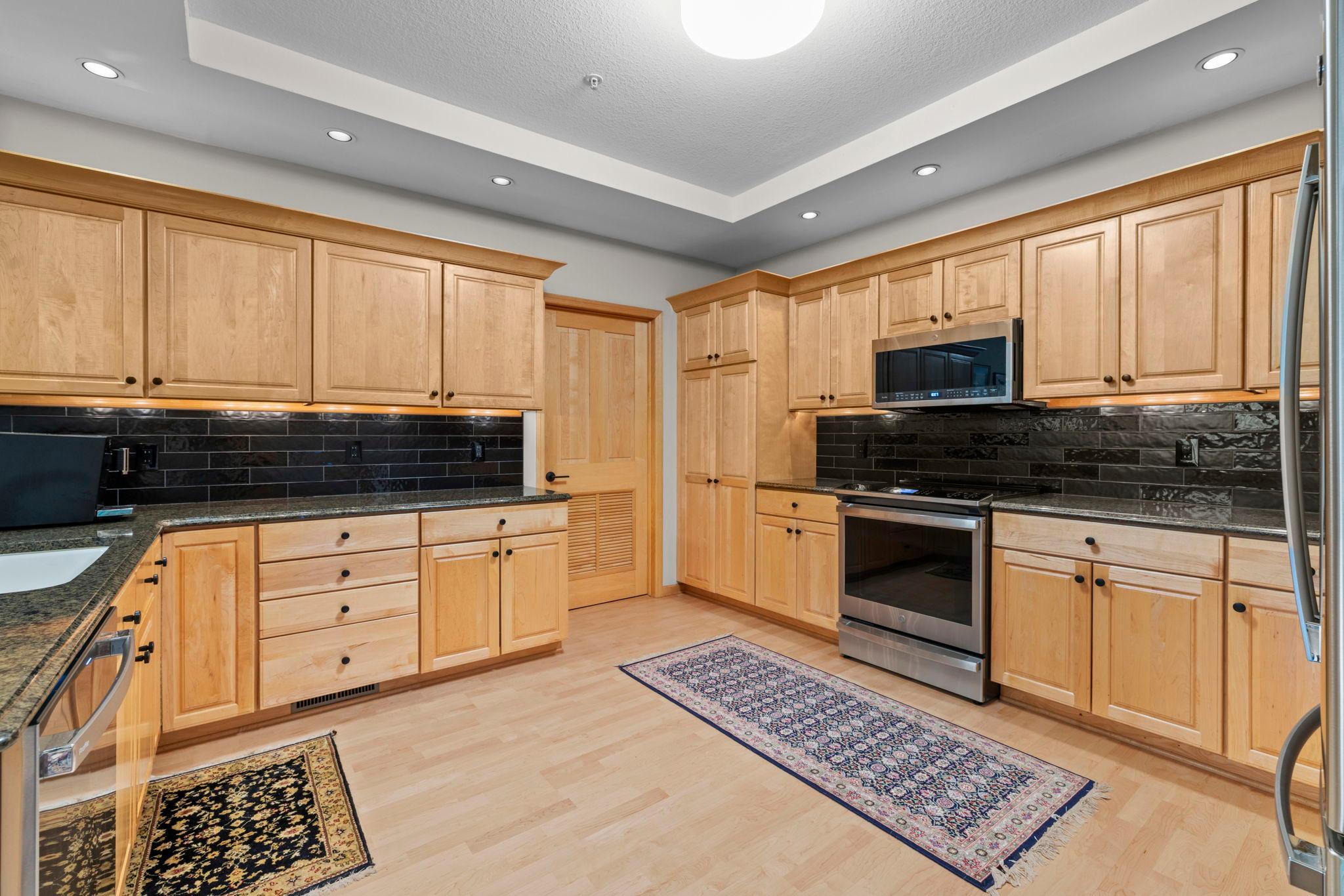 View of Residential at 11460 Fairfield Road #103, Minnetonka MN 55305, Minnetonka (5 of 33) - Mike Wilen | Minnesota Team Real Estate