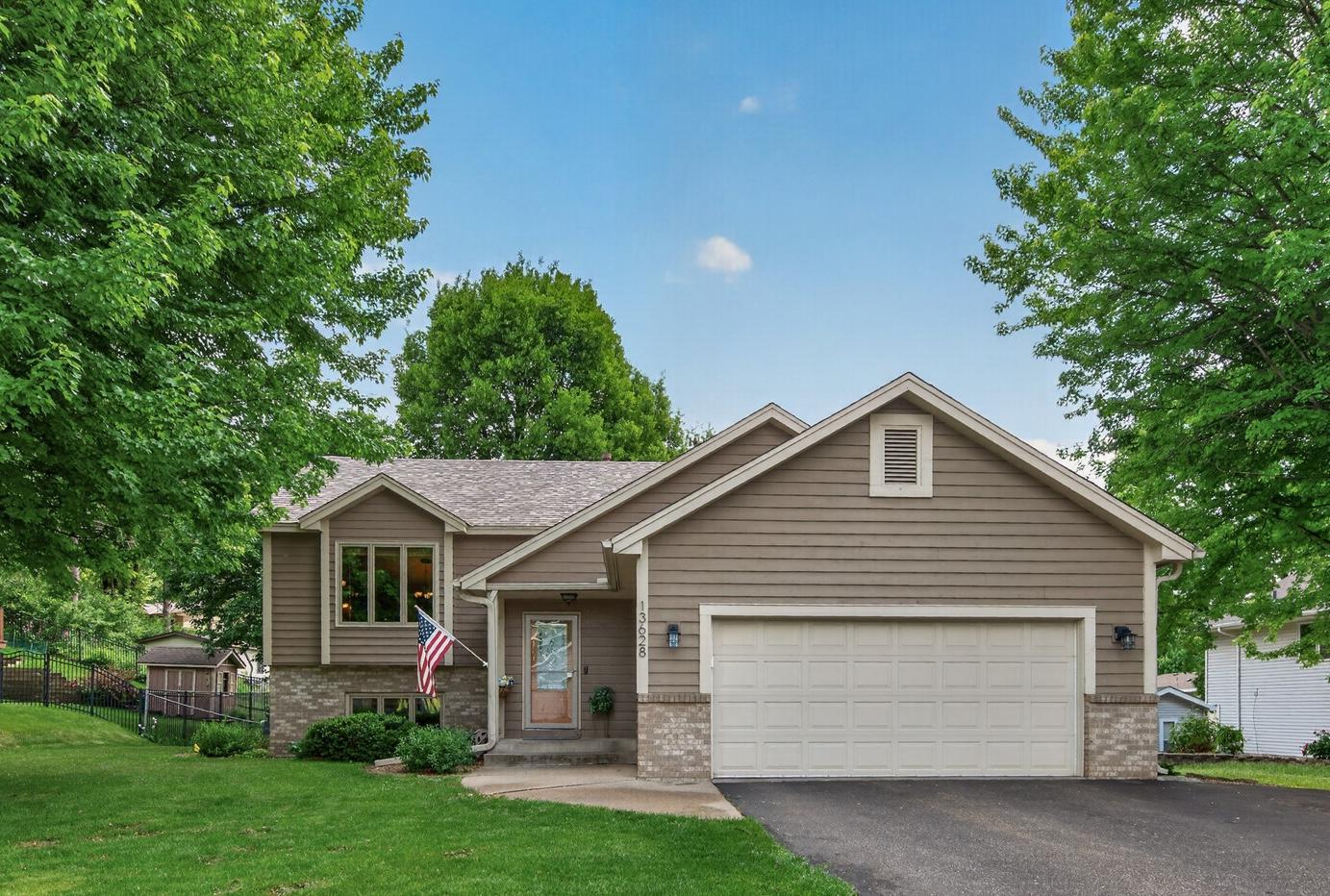 View of Residential at 13628 Bryant Place, Burnsville MN 55337, Burnsville (24 of 32) - Mike Wilen | Minnesota Team Real Estate