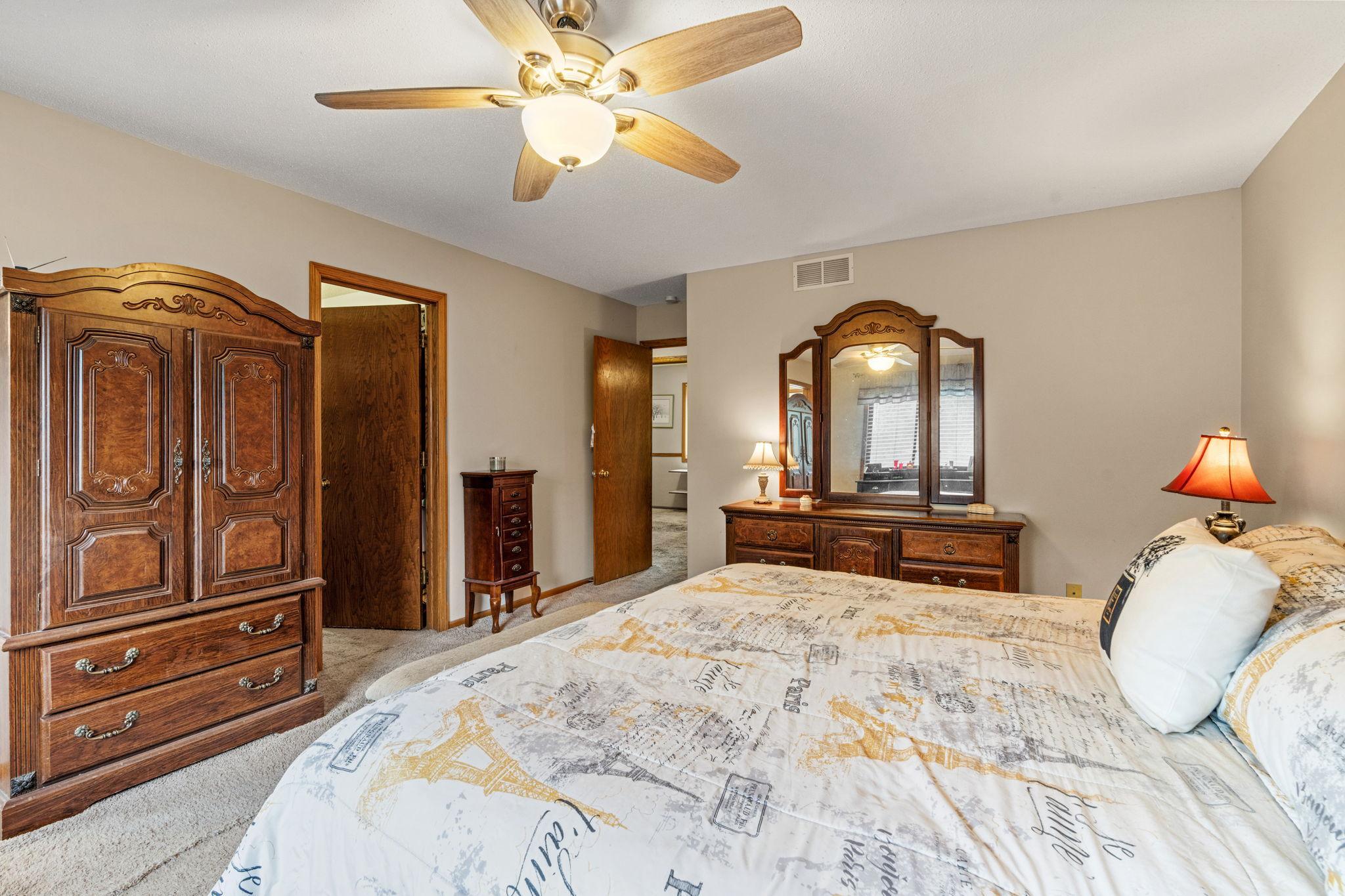 View of Residential at 17161 Shore Lane, Eden Prairie MN 55346, Eden Prairie (36 of 62) - Mike Wilen | Minnesota Team Real Estate