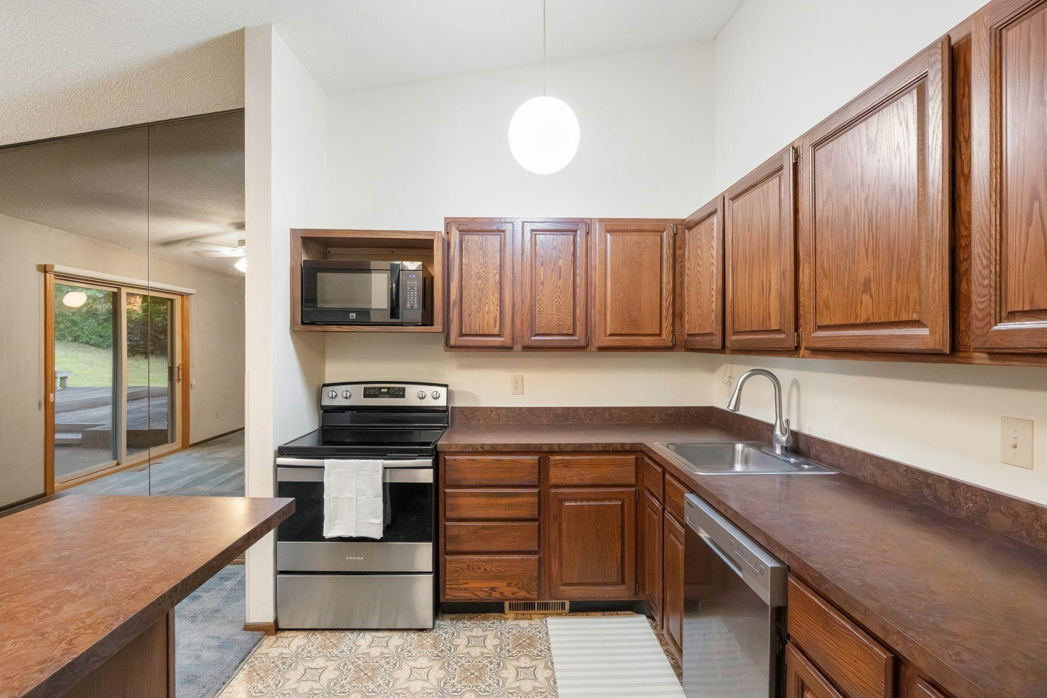 View of Residential at 13430 Pepperwood Circle, Minnetonka MN 55305, Minnetonka (10 of 38) - Mike Wilen | Minnesota Team Real Estate