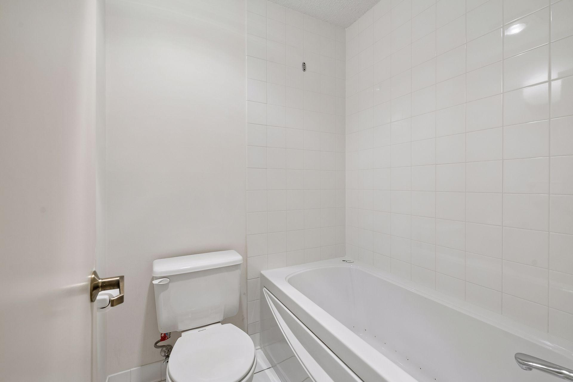 View of Residential at 1201 Yale Place #403, Minneapolis MN 55403, Minneapolis (15 of 91) - Mike Wilen | Minnesota Team Real Estate