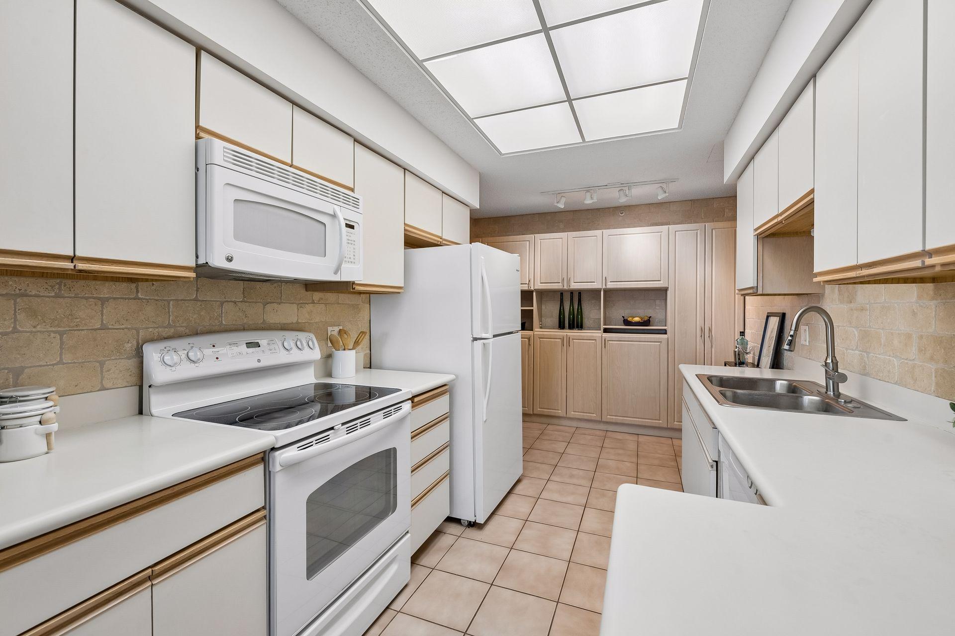 View of Residential at 1201 Yale Place #403, Minneapolis MN 55403, Minneapolis (7 of 91) - Mike Wilen | Minnesota Team Real Estate