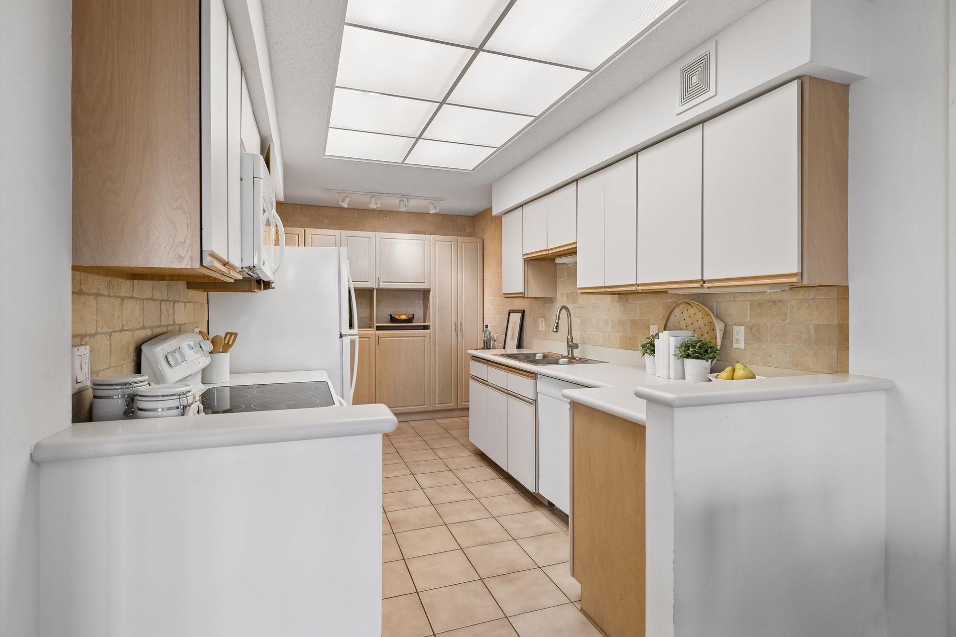 View of Residential at 1201 Yale Place #403, Minneapolis MN 55403, Minneapolis (6 of 91) - Mike Wilen | Minnesota Team Real Estate
