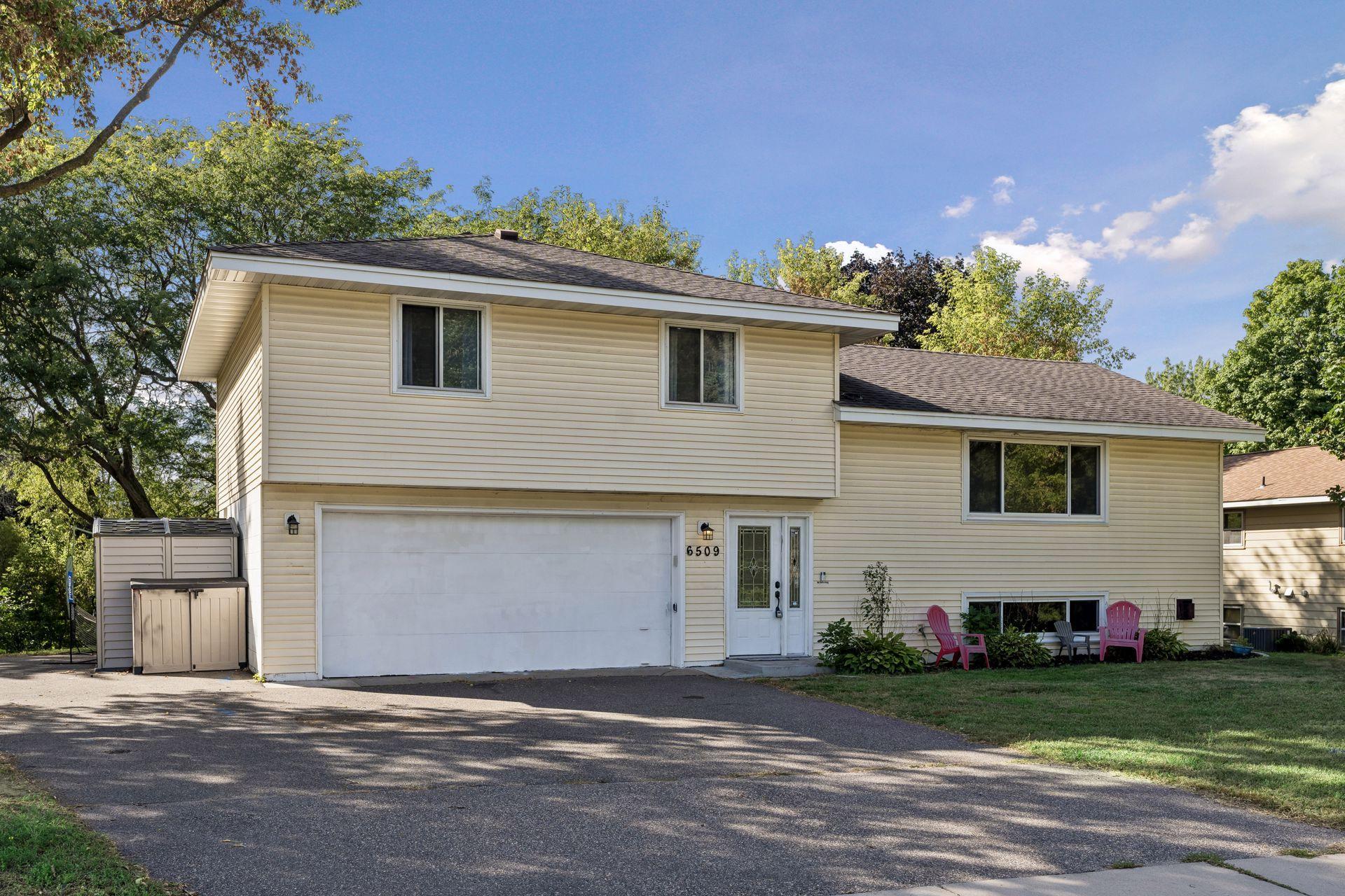 View of Single Family at 6509 Edgemont Boulevard, Brooklyn Park - Mike Wilen | Minnesota Team Real Estate