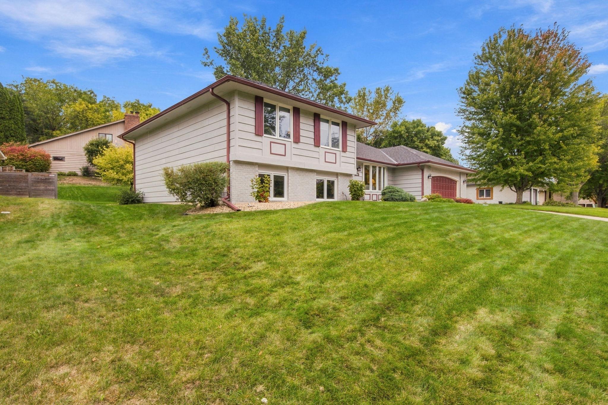 View of Residential at 9235 Hyland Creek Road, Bloomington MN 55437, Bloomington (3 of 46) - Mike Wilen | Minnesota Team Real Estate