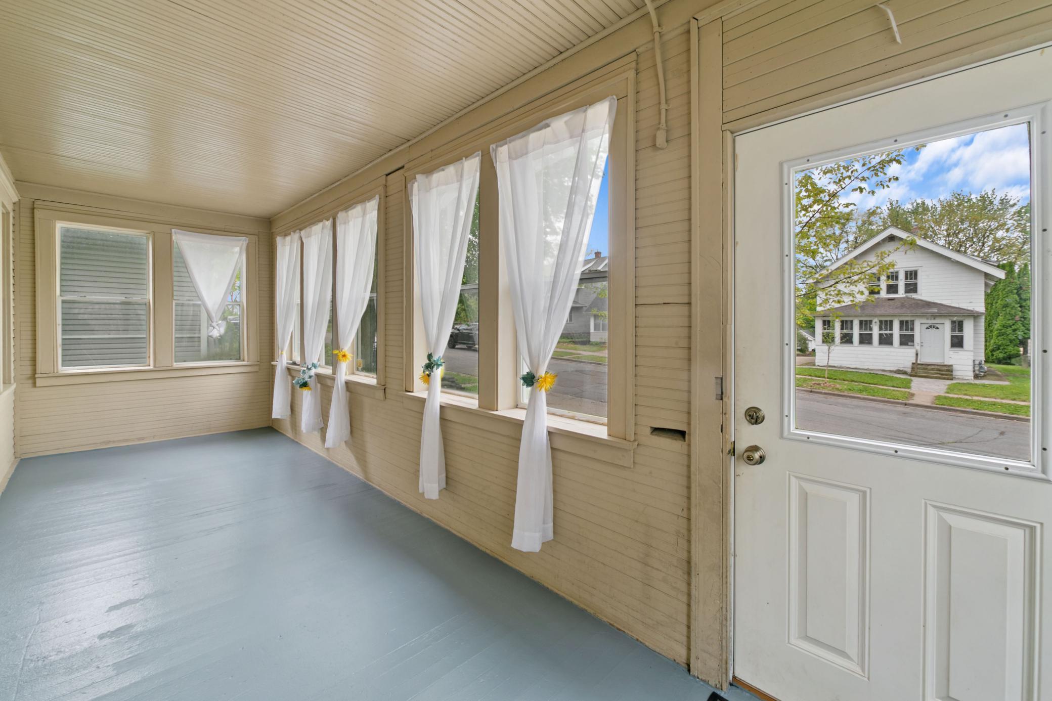 View of Residential at 985 5th Street, Saint Paul MN 55106, Saint Paul (4 of 26) - Mike Wilen | Minnesota Team Real Estate