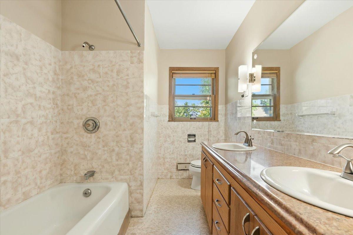 View of Residential Income at 6193 49th Street, Oakdale MN 55128, Oakdale (13 of 68) - Mike Wilen | Minnesota Team Real Estate