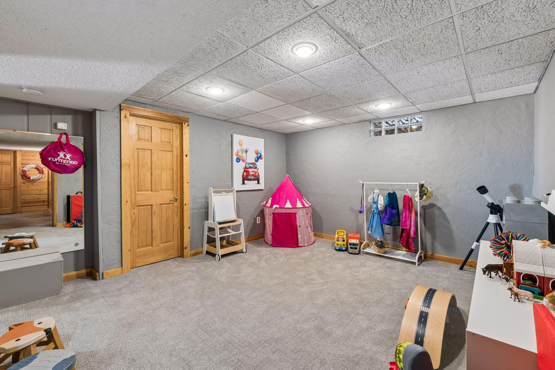 View of Residential at 6521 Leesborough Avenue, Eden Prairie MN 55346, Eden Prairie (61 of 69) - Mike Wilen | Minnesota Team Real Estate
