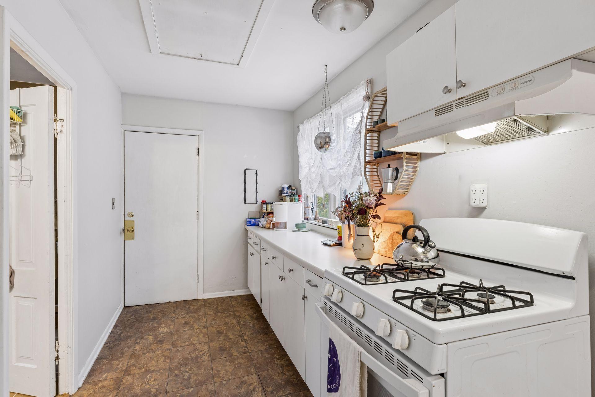View of Residential Income at 2542 Garfield Avenue, Minneapolis MN 55405, Minneapolis (28 of 49) - Mike Wilen | Minnesota Team Real Estate