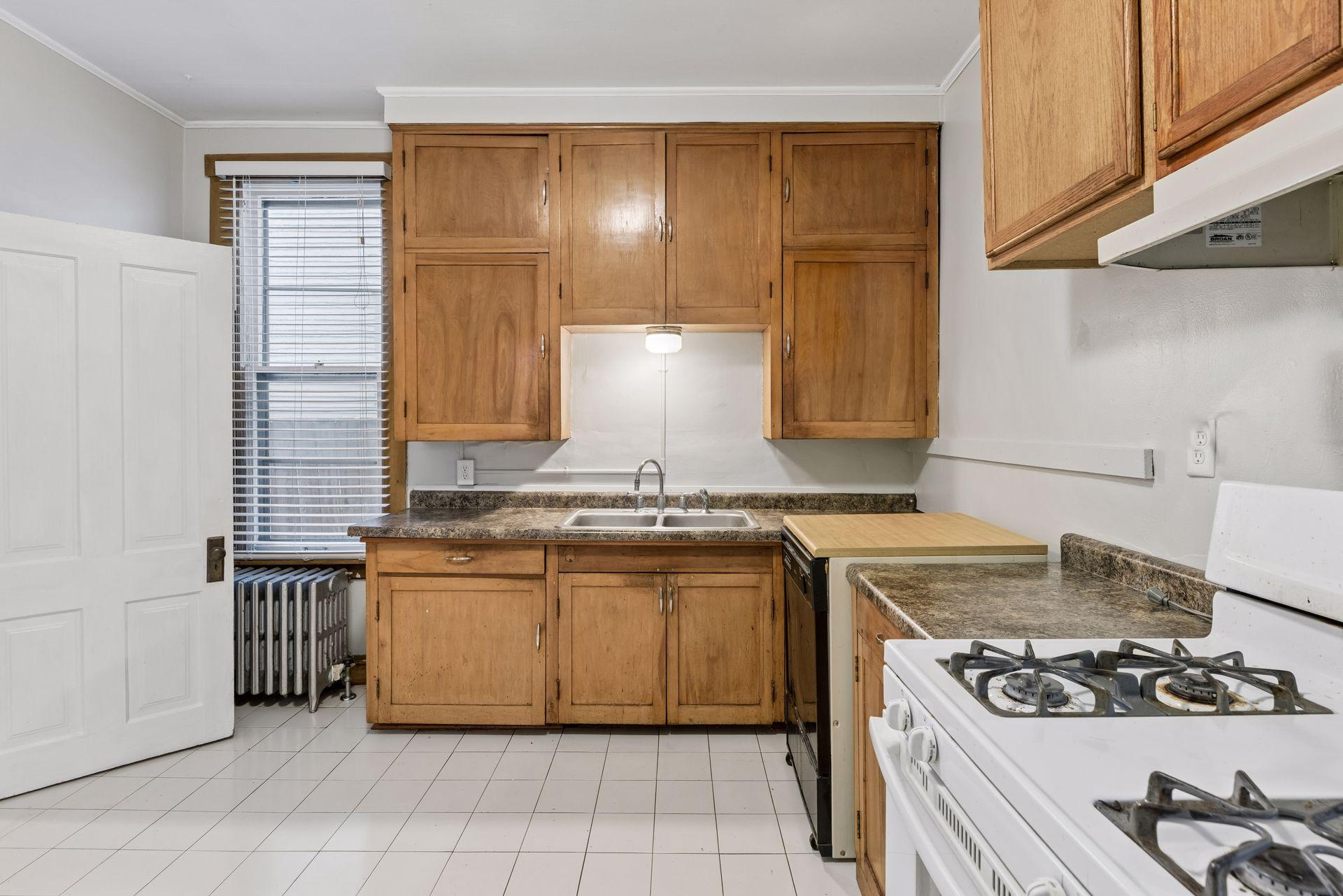 View of Residential Income at 2542 Garfield Avenue, Minneapolis MN 55405, Minneapolis (11 of 49) - Mike Wilen | Minnesota Team Real Estate