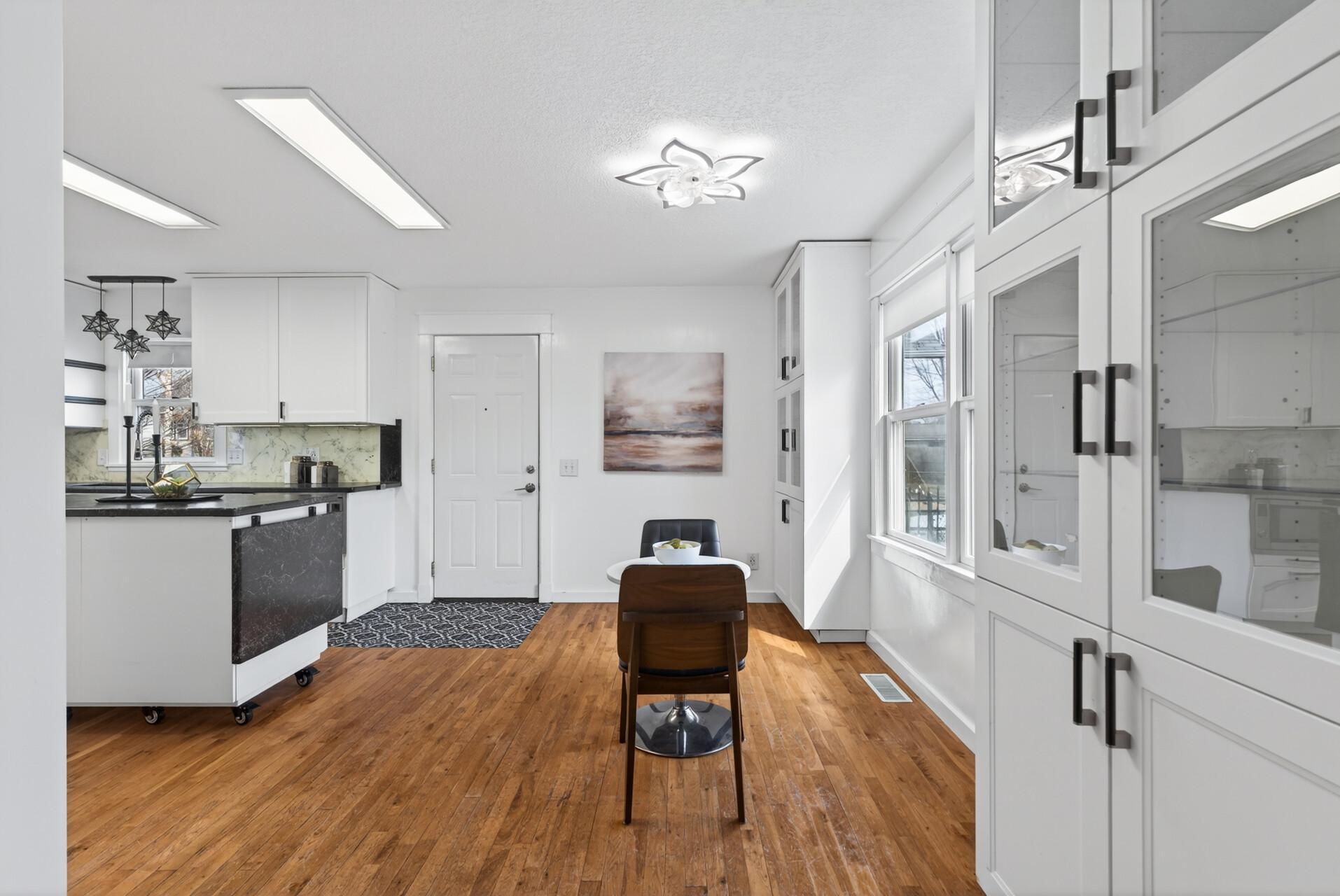 View of Residential at 2114 Queen Avenue, Minneapolis MN 55411, Minneapolis (8 of 27) - Mike Wilen | Minnesota Team Real Estate