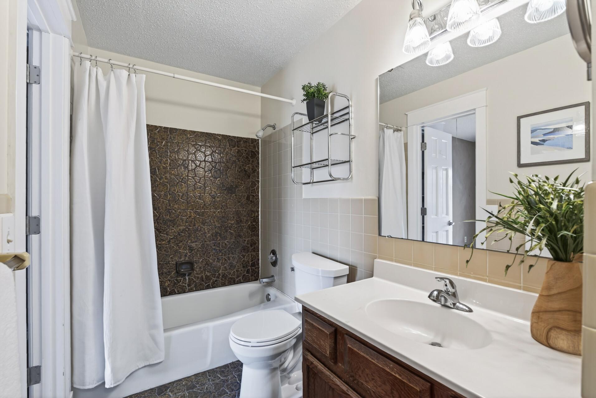 View of Residential at 2114 Queen Avenue, Minneapolis MN 55411, Minneapolis (16 of 27) - Mike Wilen | Minnesota Team Real Estate