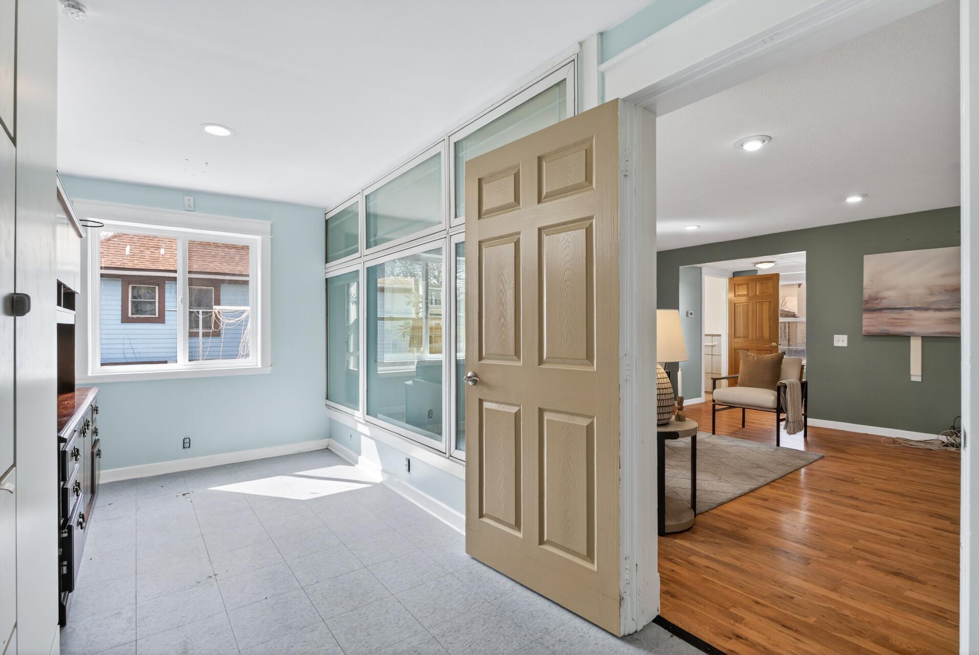 View of Residential at 2114 Queen Avenue, Minneapolis MN 55411, Minneapolis (21 of 27) - Mike Wilen | Minnesota Team Real Estate
