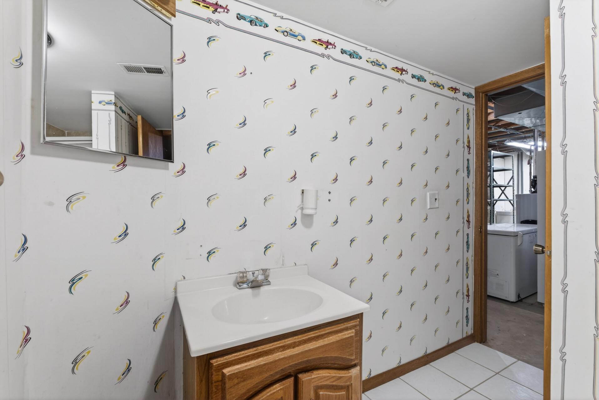 View of Residential at 2114 Queen Avenue, Minneapolis MN 55411, Minneapolis (26 of 27) - Mike Wilen | Minnesota Team Real Estate
