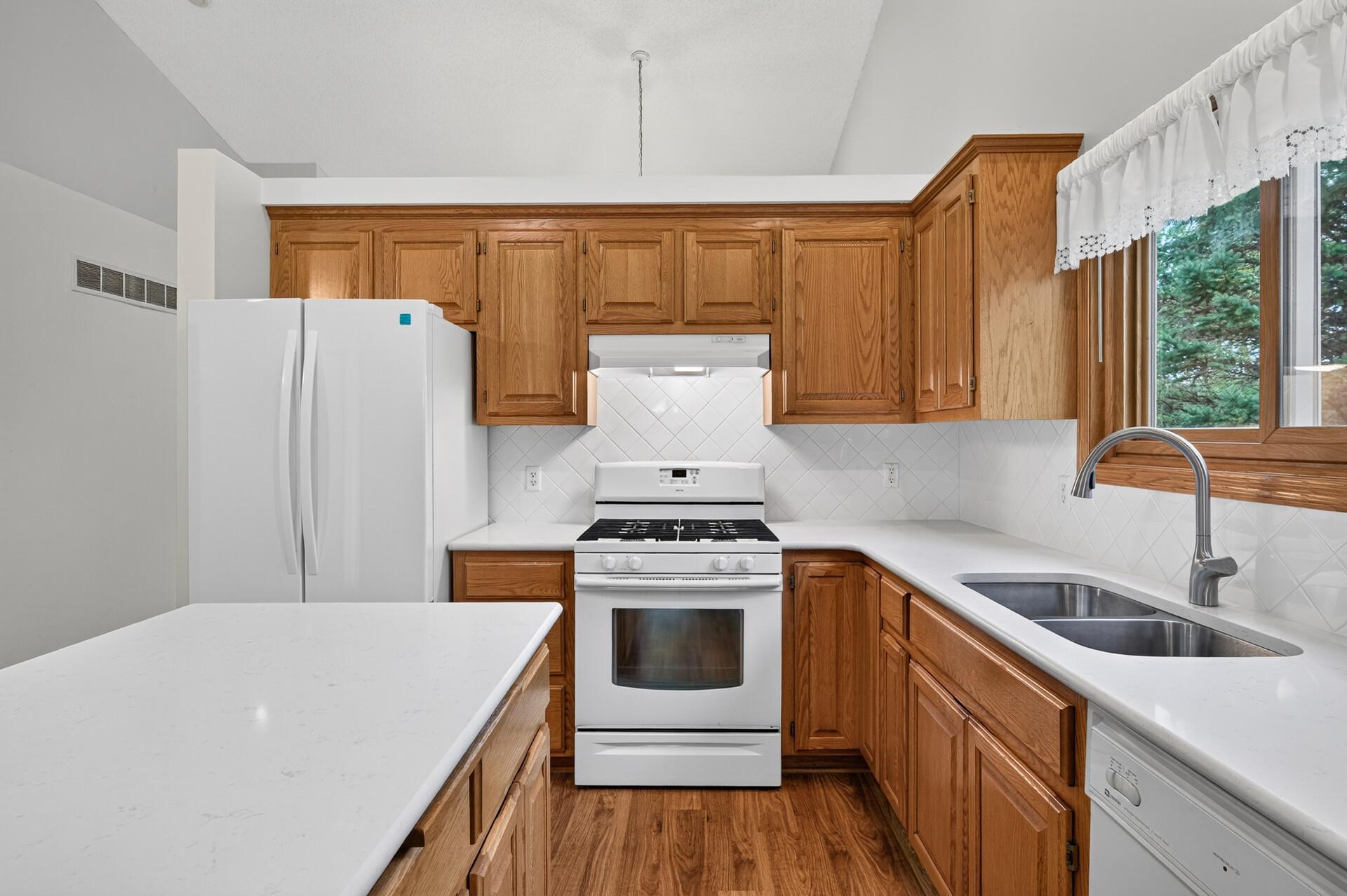 View of Residential at 6511 20th Street, Oakdale MN 55128, Oakdale (8 of 30) - Mike Wilen | Minnesota Team Real Estate