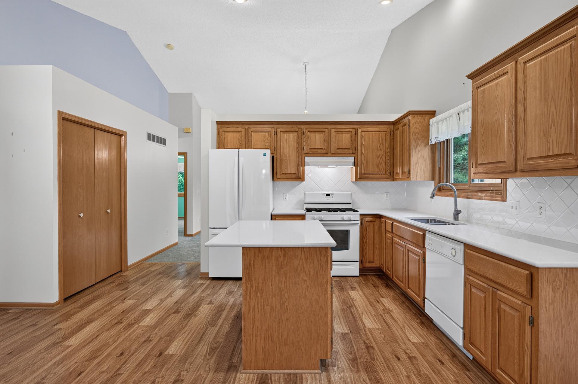 View of Residential at 6511 20th Street, Oakdale MN 55128, Oakdale (7 of 30) - Mike Wilen | Minnesota Team Real Estate